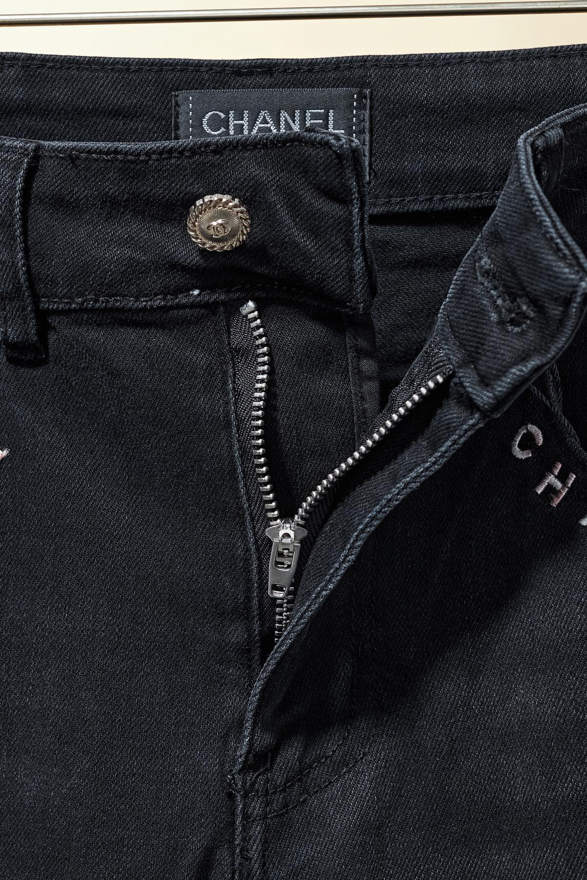 【CHANEL  公式旗艦店】シャネル    ジーパン  ご好評に付き再入荷！ 241218