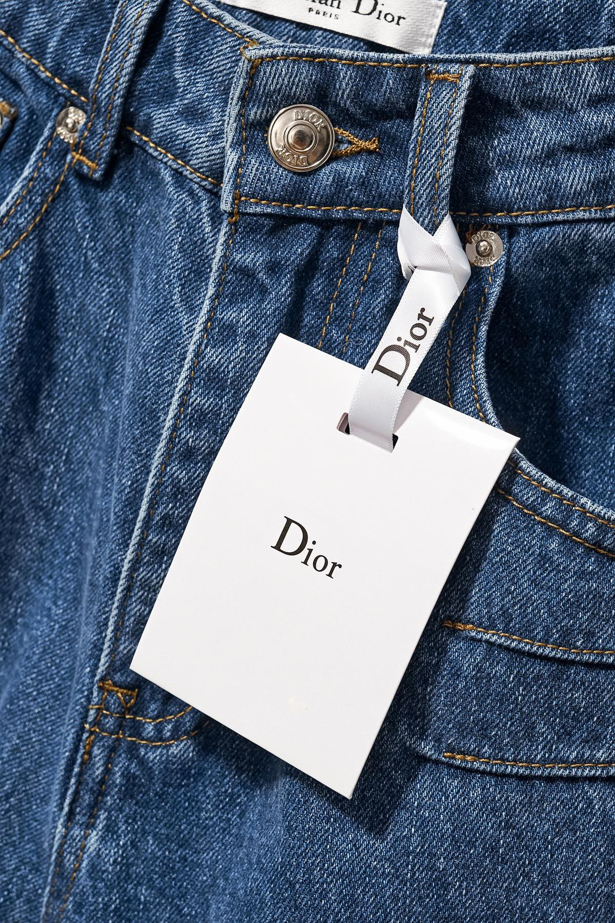 【DIOR 公式旗艦店】ディオール  ジーパン  ご好評に付き再入荷！ 241218