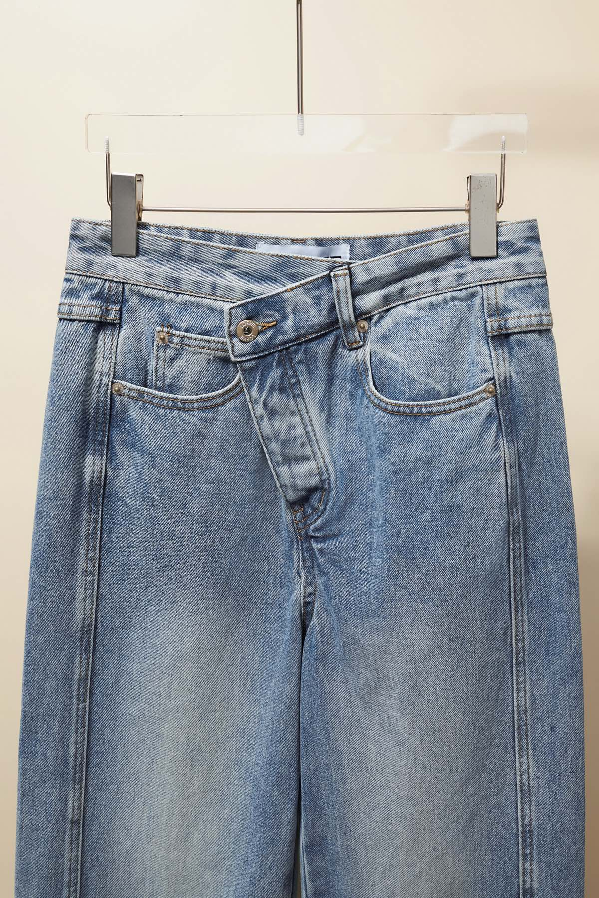 【BALENCIAGA   公式旗艦店】 バレンシアガ  ジーパン  ご好評に付き再入荷！ 241219