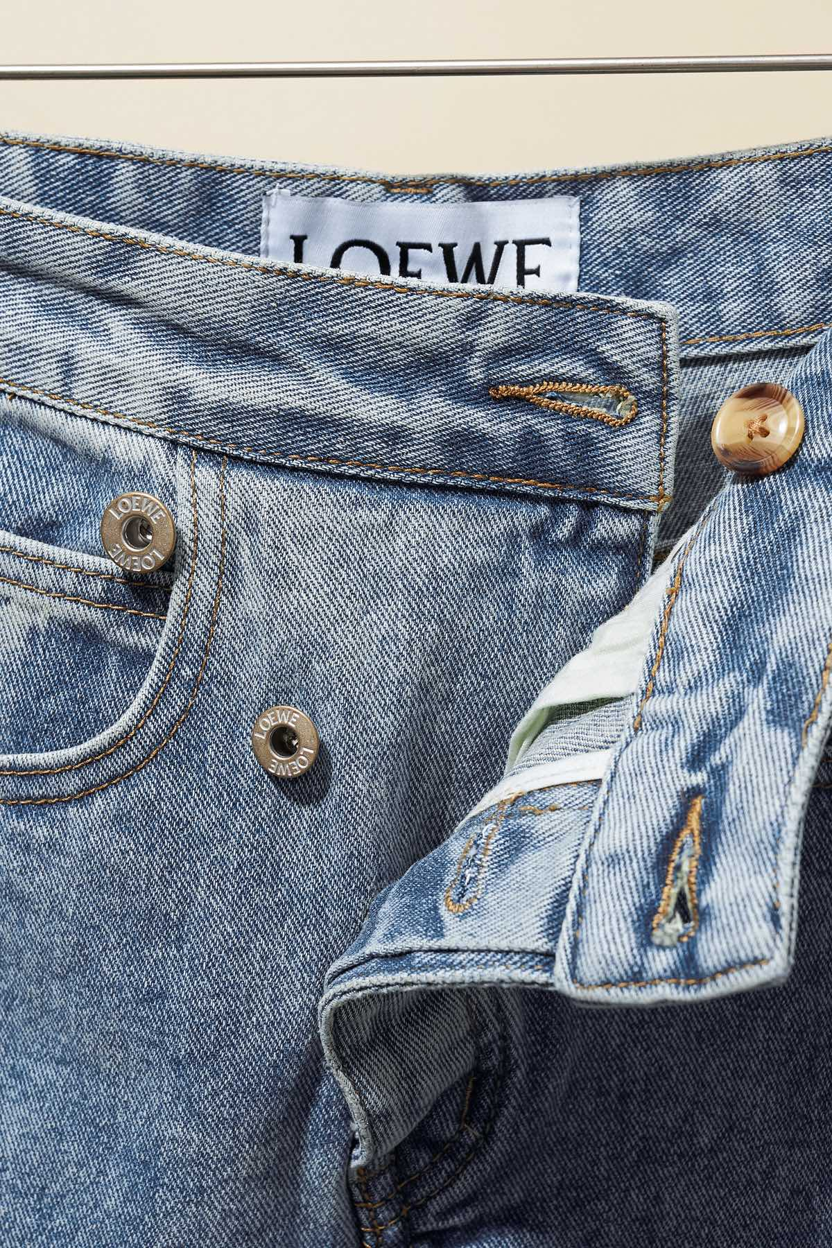 【BALENCIAGA   公式旗艦店】 バレンシアガ  ジーパン  ご好評に付き再入荷！ 241219