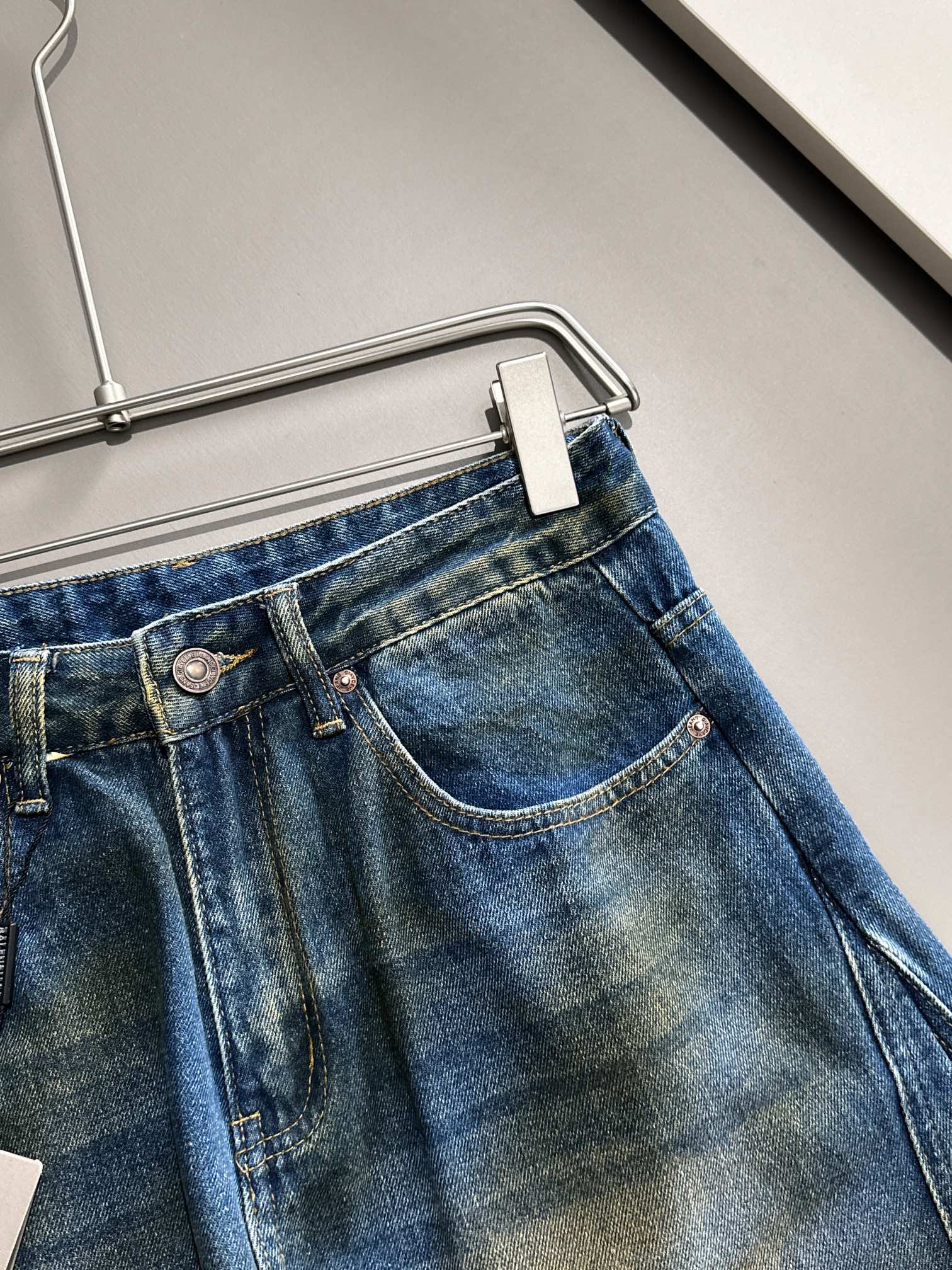 【BALENCIAGA  公式旗艦店】バレンシアガ   ジーパン  ご好評に付き再入荷！ 241219