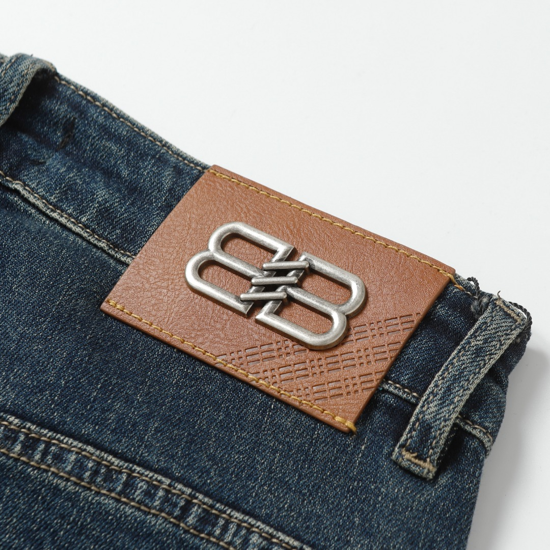 【BALENCIAGA   公式旗艦店】バレンシアガ  ジーパン  ご好評に付き再入荷！ 241219