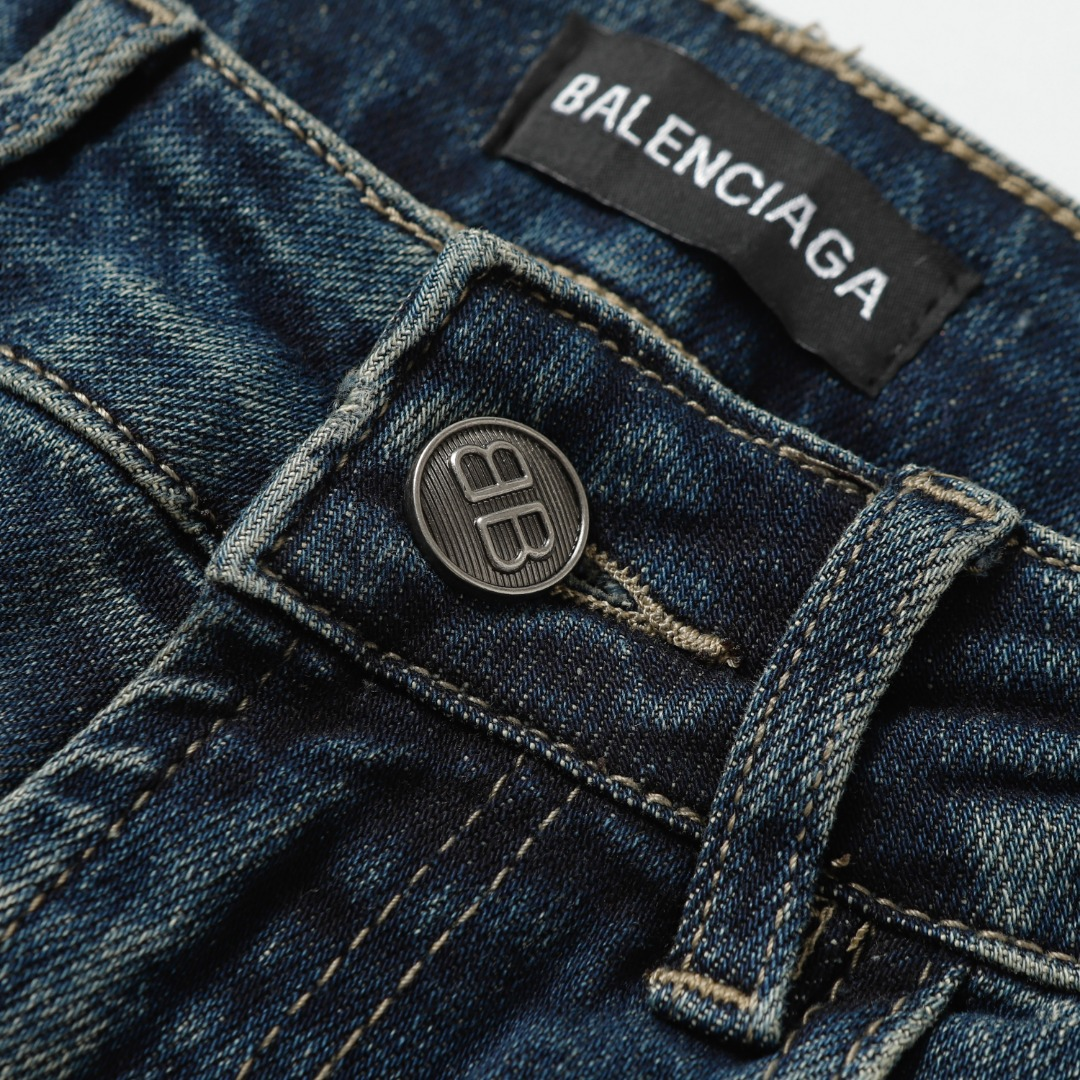 【BALENCIAGA   公式旗艦店】バレンシアガ  ジーパン  ご好評に付き再入荷！ 241219