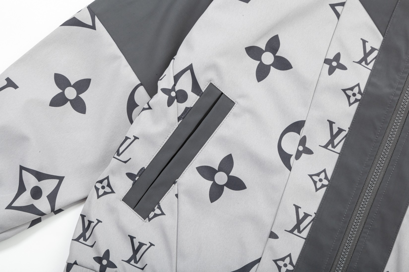 LV【LOUIS VUITTON  公式旗艦店】ルイヴィトン ジャケット着ご好評に付き再入荷！241223