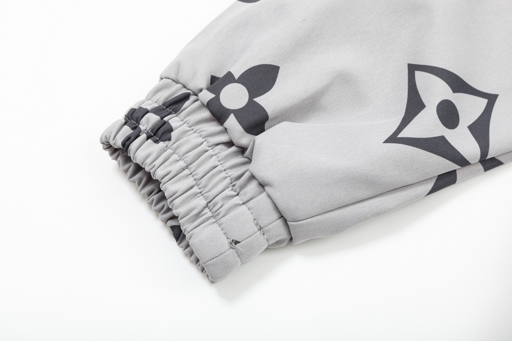 LV【LOUIS VUITTON  公式旗艦店】ルイヴィトン ジャケット着ご好評に付き再入荷！241223