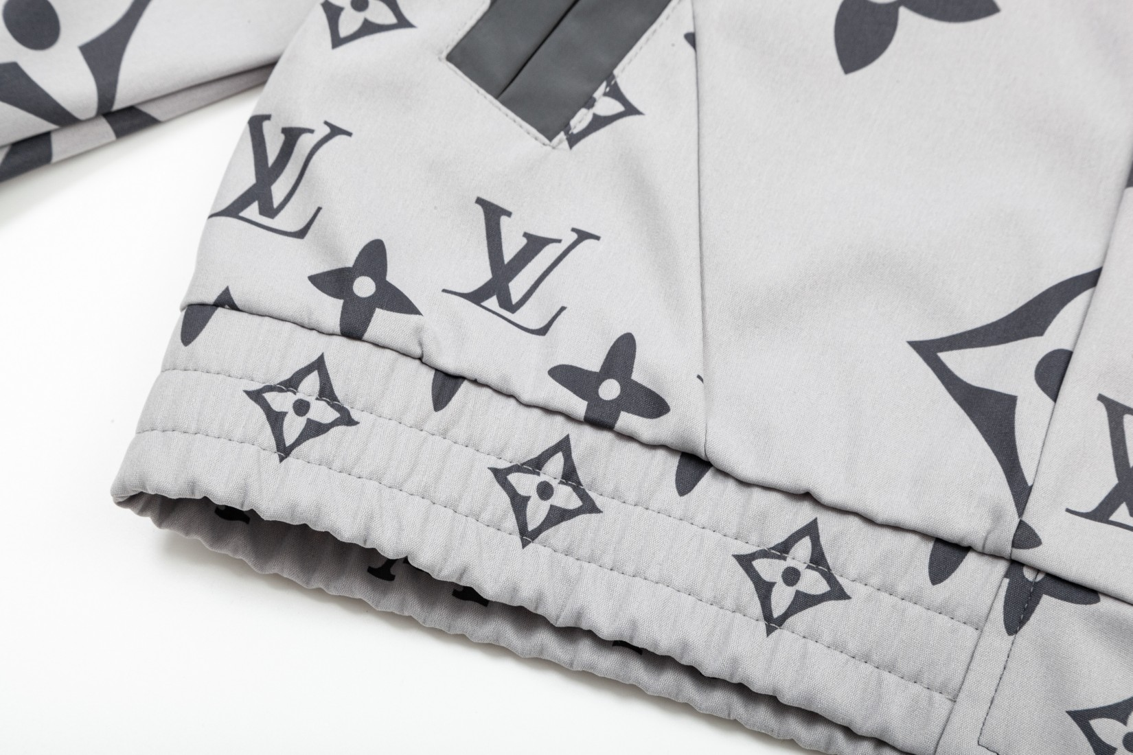 LV【LOUIS VUITTON  公式旗艦店】ルイヴィトン ジャケット着ご好評に付き再入荷！241223