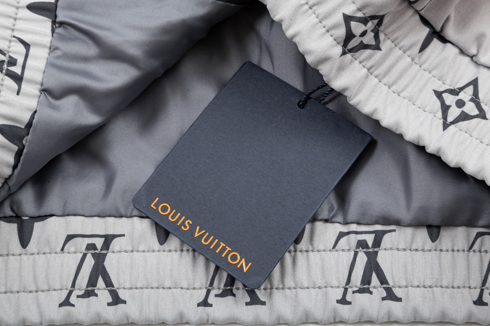 LV【LOUIS VUITTON  公式旗艦店】ルイヴィトン ジャケット着ご好評に付き再入荷！241223
