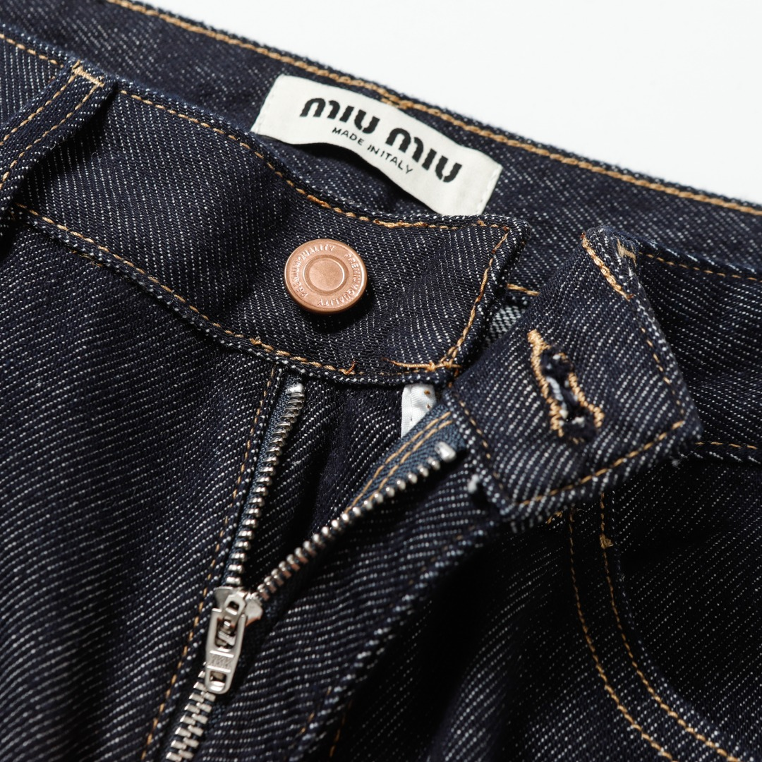 【Miumiu  公式旗艦店】ミュウミュウ  ジーパン  ご好評に付き再入荷！ 241218