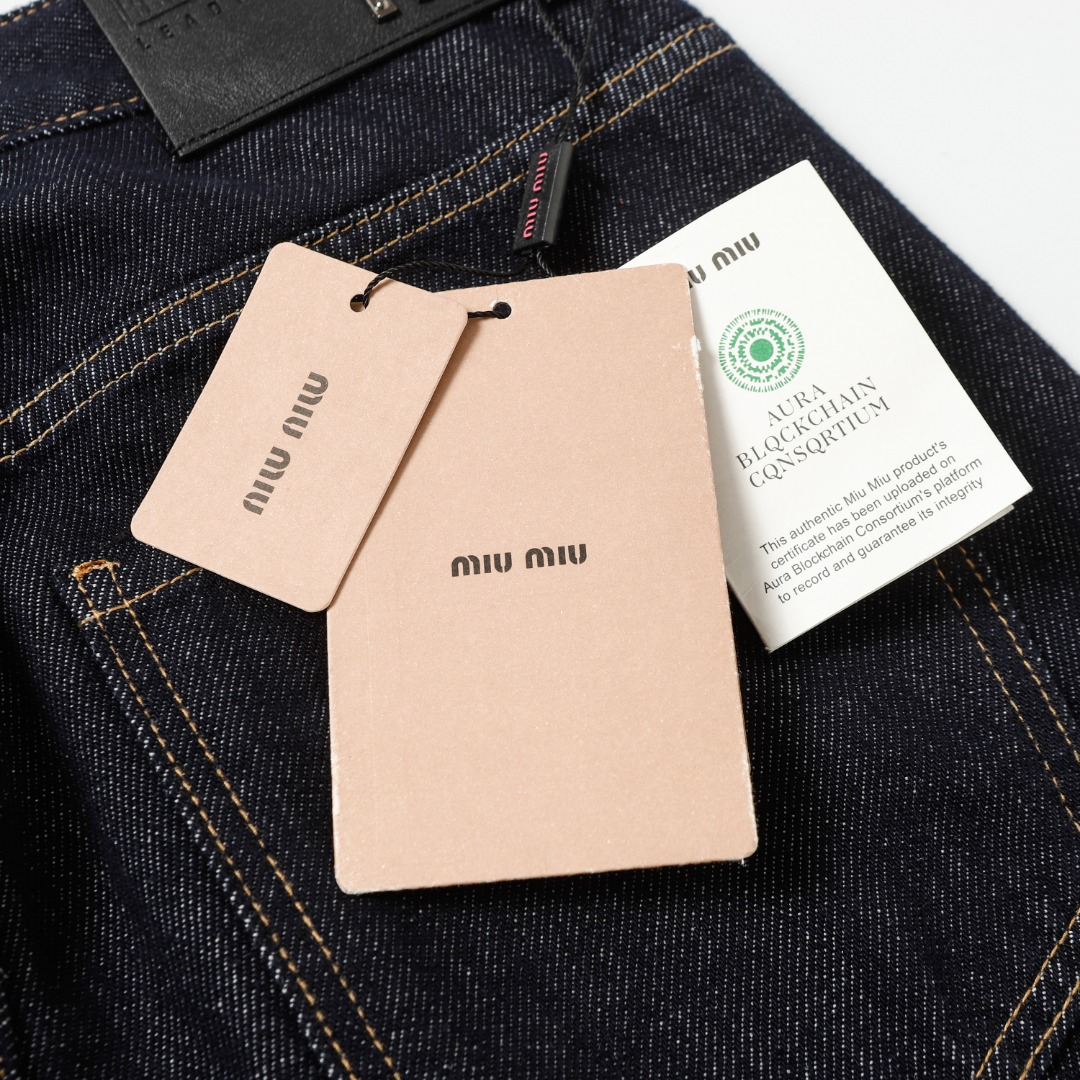 【Miumiu  公式旗艦店】ミュウミュウ  ジーパン  ご好評に付き再入荷！ 241218