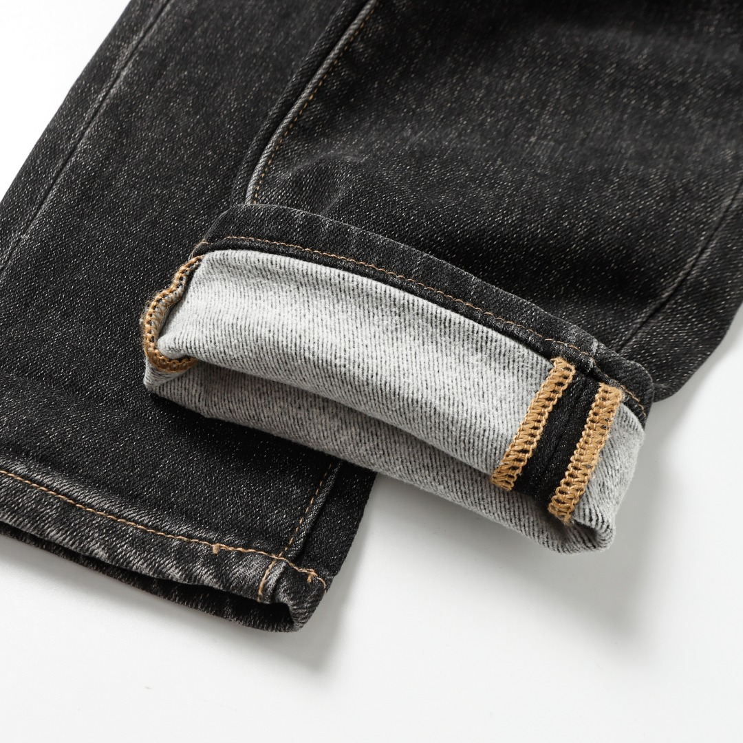 【Miumiu  公式旗艦店】ミュウミュウ  ジーパン  ご好評に付き再入荷！ 241218