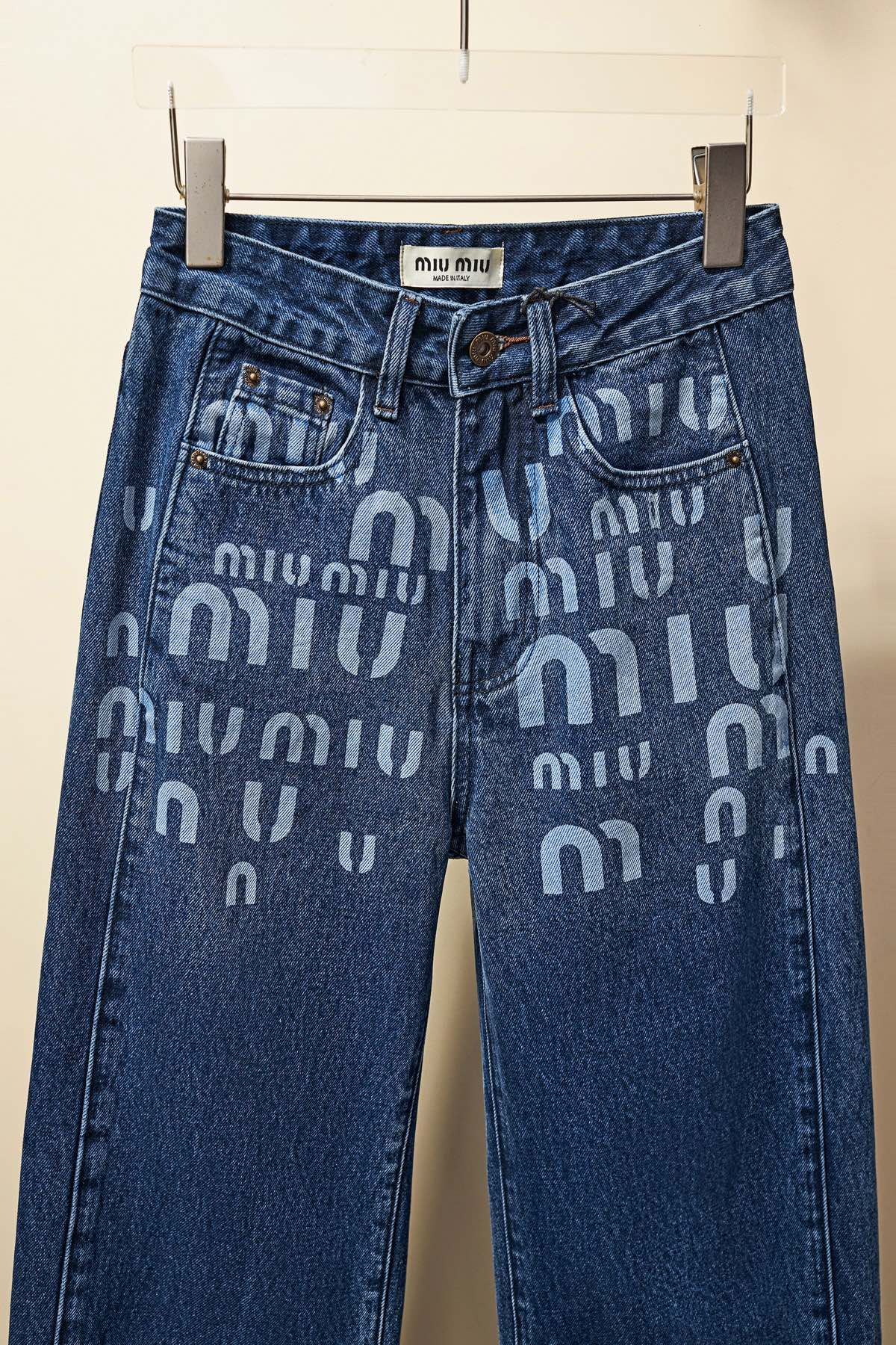 【Miumiu  公式旗艦店】ミュウミュウ  ジーパン  ご好評に付き再入荷！ 241218