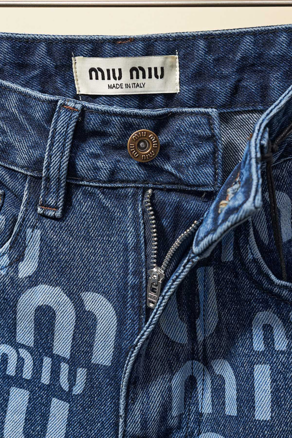 【Miumiu  公式旗艦店】ミュウミュウ  ジーパン  ご好評に付き再入荷！ 241218