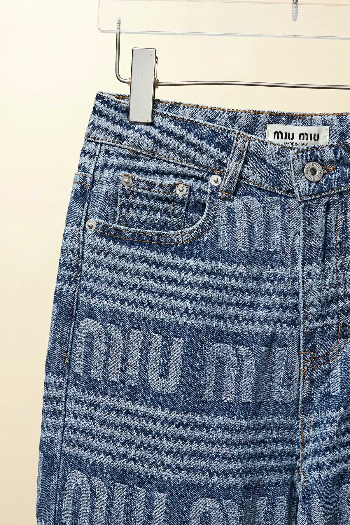 【Miumiu  公式旗艦店】ミュウミュウ  ジーパン  ご好評に付き再入荷！ 241218