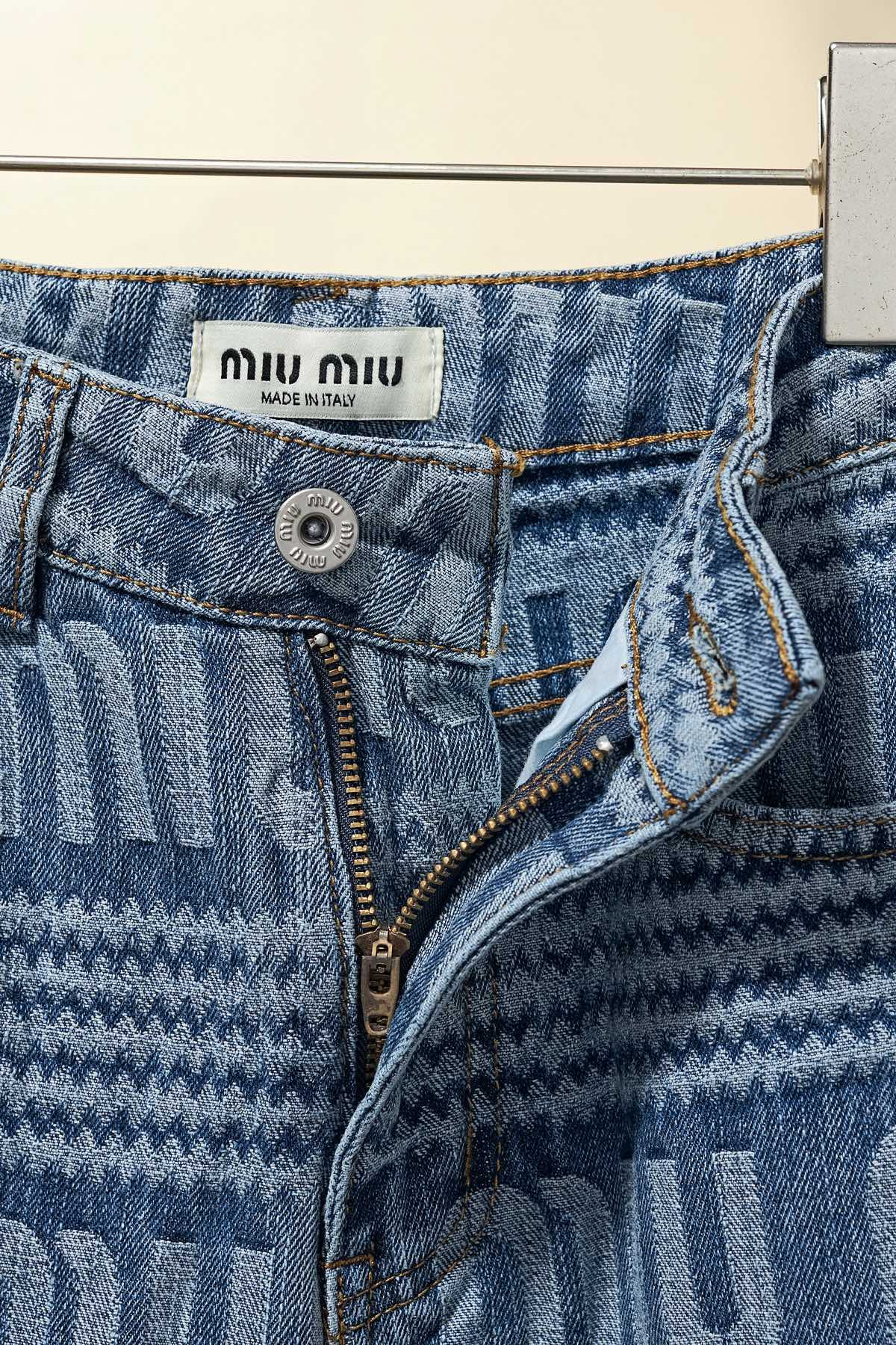 【Miumiu  公式旗艦店】ミュウミュウ  ジーパン  ご好評に付き再入荷！ 241218