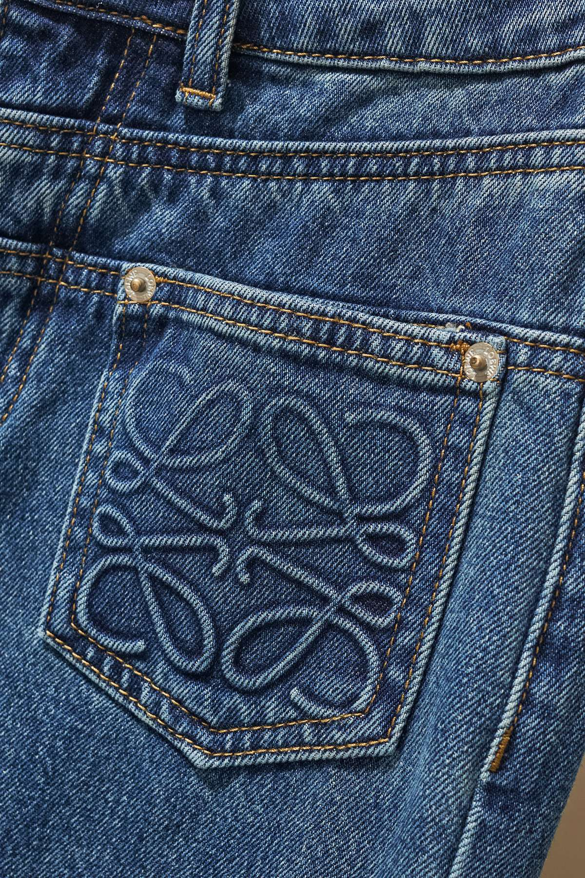 【LOEWE  公式旗艦店】 ロエベ  ジーパン  ご好評に付き再入荷！ 241219