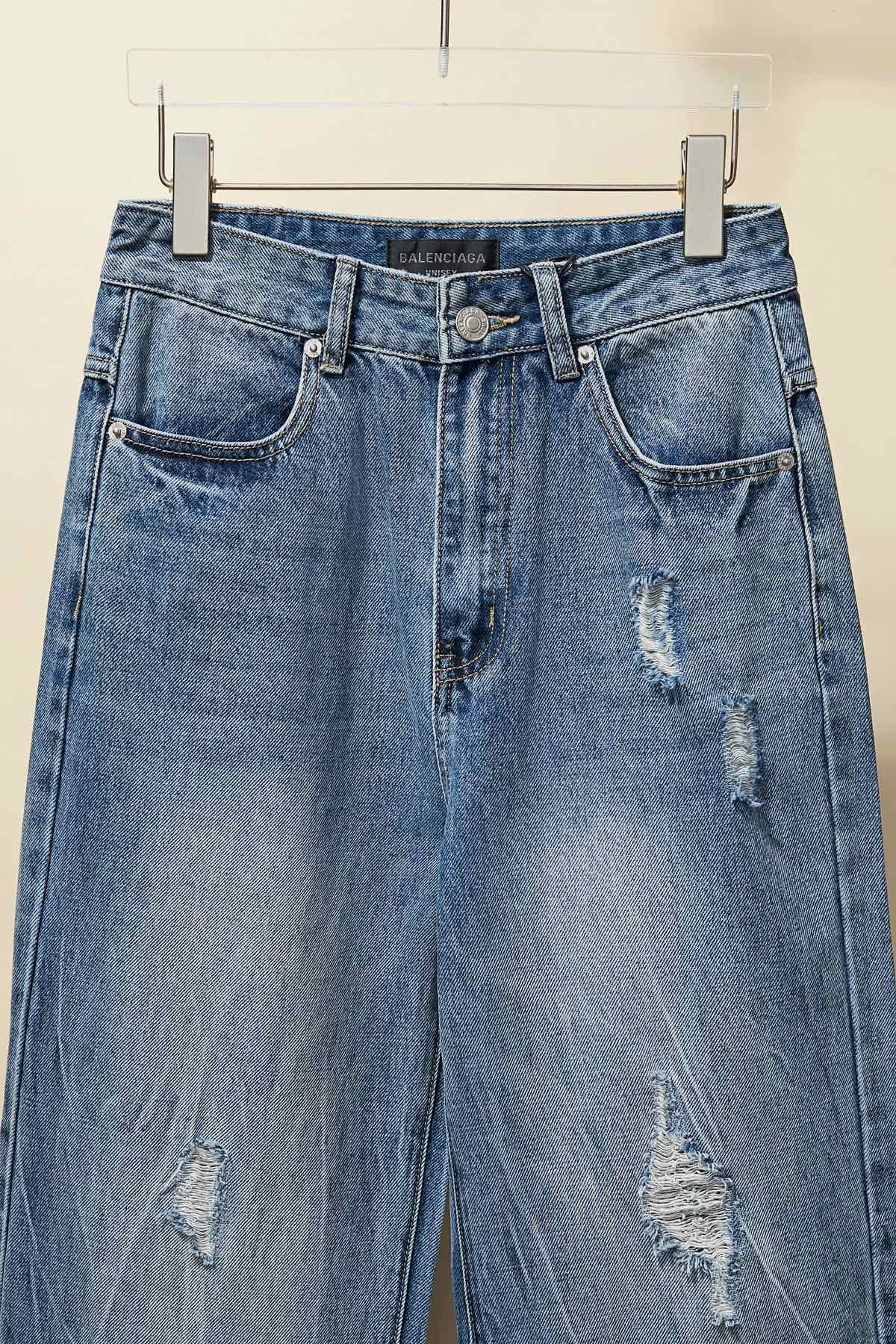 【BALENCIAGA   公式旗艦店】 バレンシアガ  ジーパン  ご好評に付き再入荷！ 241219