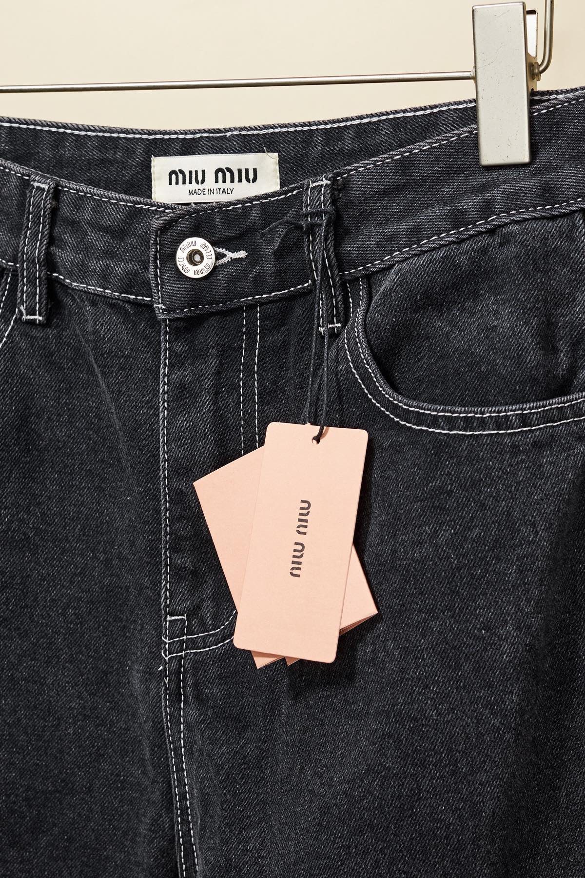 【Miumiu  公式旗艦店】ミュウミュウ  ジーパン  ご好評に付き再入荷！ 241218