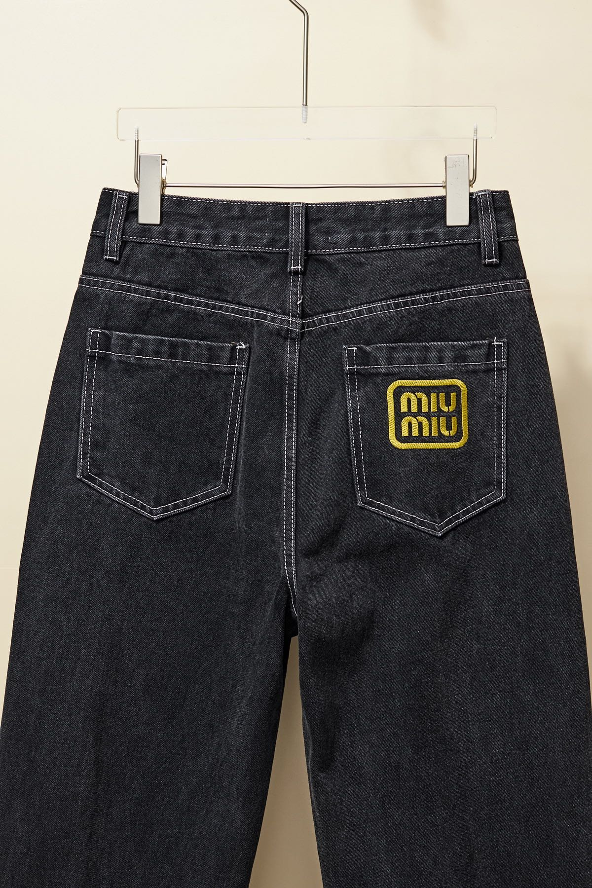 【Miumiu  公式旗艦店】ミュウミュウ  ジーパン  ご好評に付き再入荷！ 241218