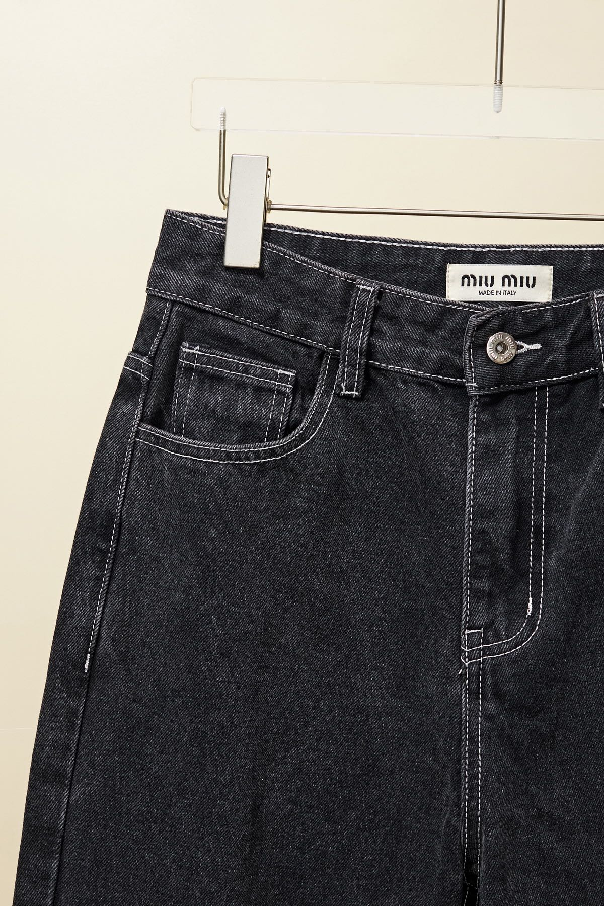 【Miumiu  公式旗艦店】ミュウミュウ  ジーパン  ご好評に付き再入荷！ 241218