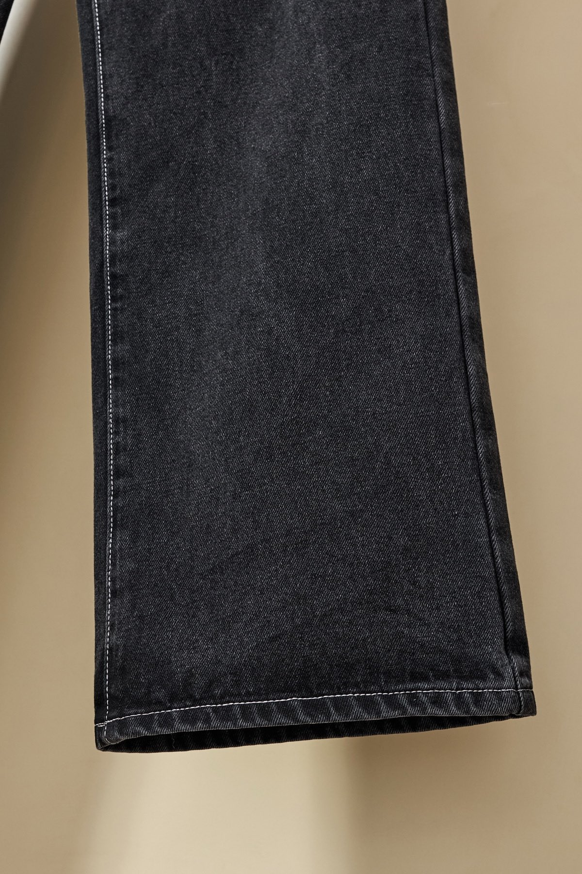 【Miumiu  公式旗艦店】ミュウミュウ  ジーパン  ご好評に付き再入荷！ 241218