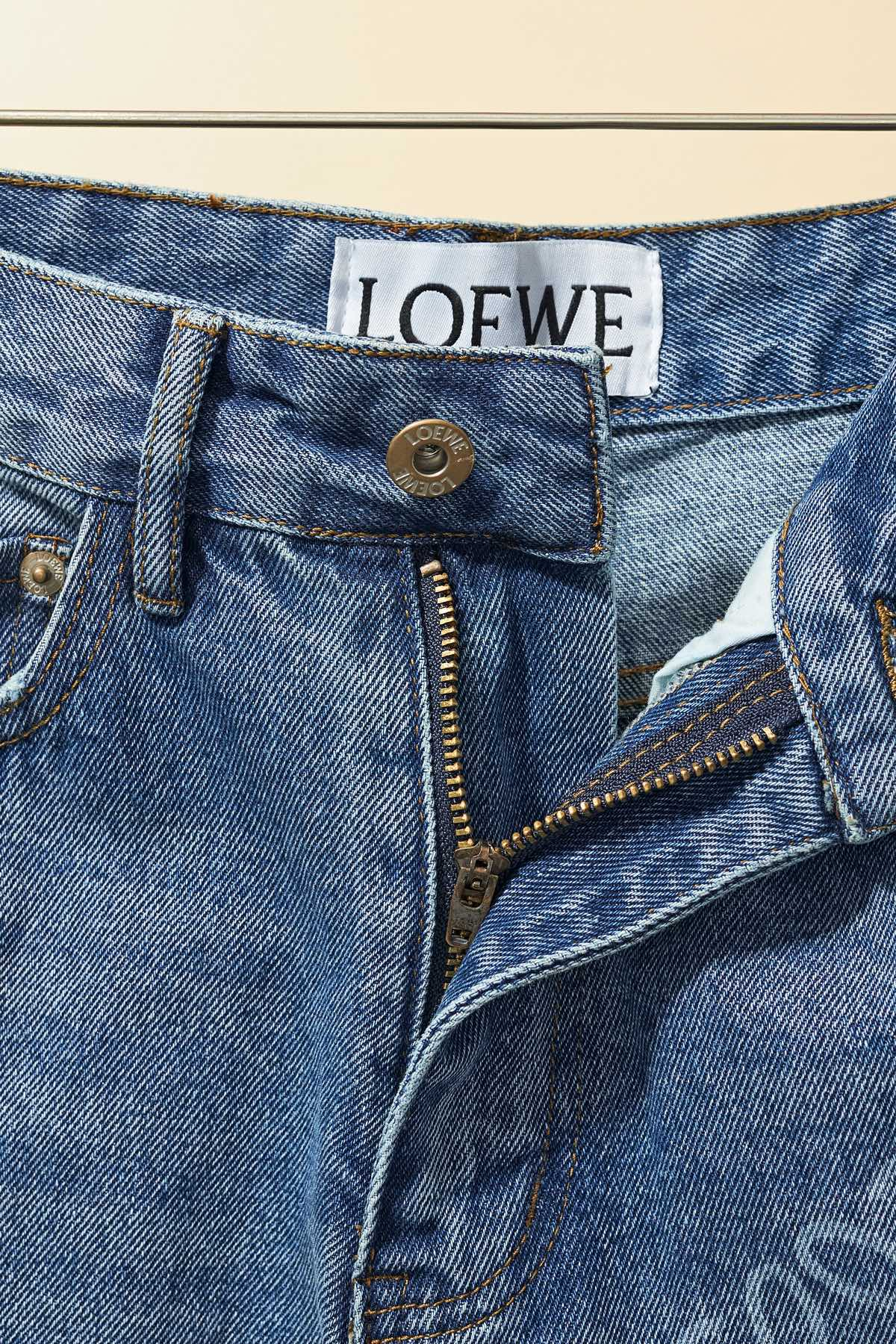 【LOEWE  公式旗艦店】 ロエベ  ジーパン  ご好評に付き再入荷！ 241219