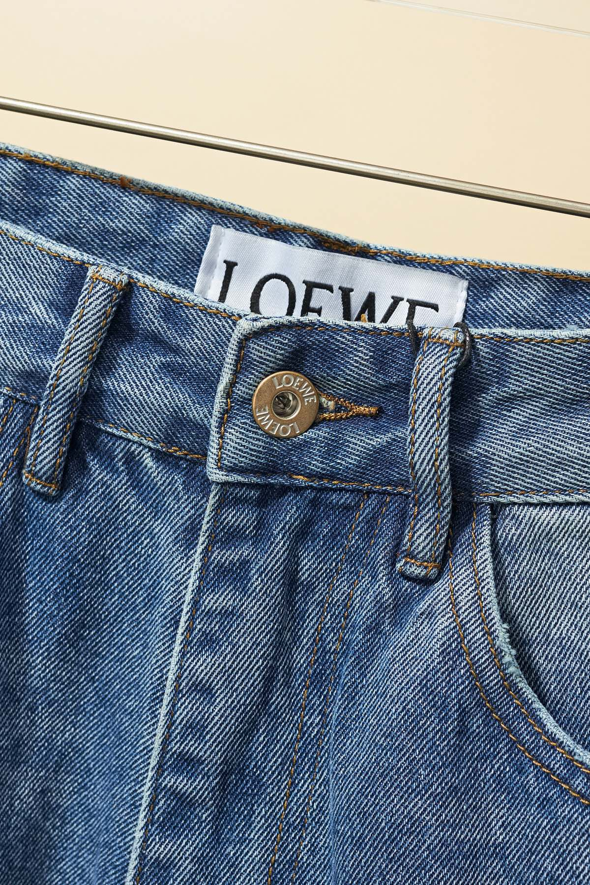 【LOEWE  公式旗艦店】 ロエベ  ジーパン  ご好評に付き再入荷！ 241219