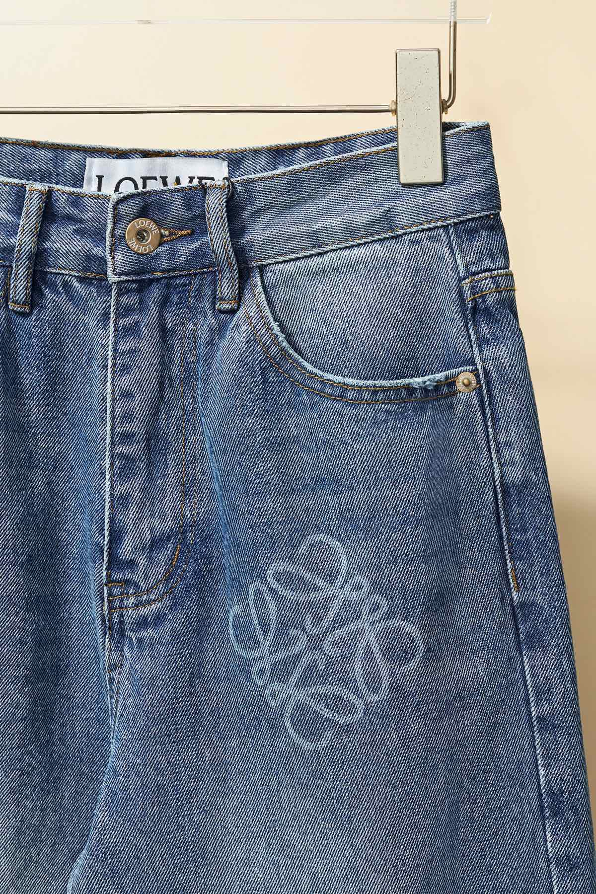 【LOEWE  公式旗艦店】 ロエベ  ジーパン  ご好評に付き再入荷！ 241219