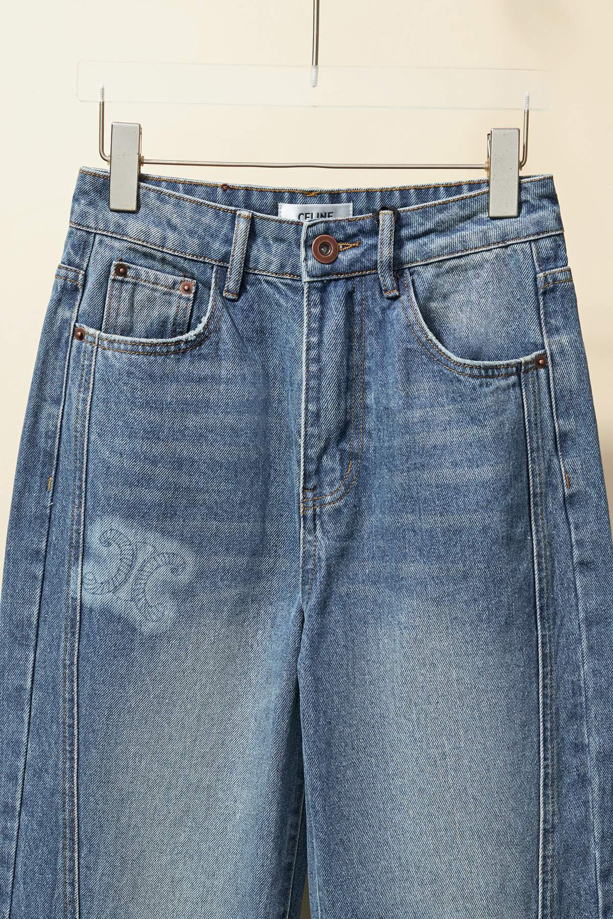 【CELINE  公式旗艦店】セリーヌ  ジーパン  ご好評に付き再入荷！ 241219