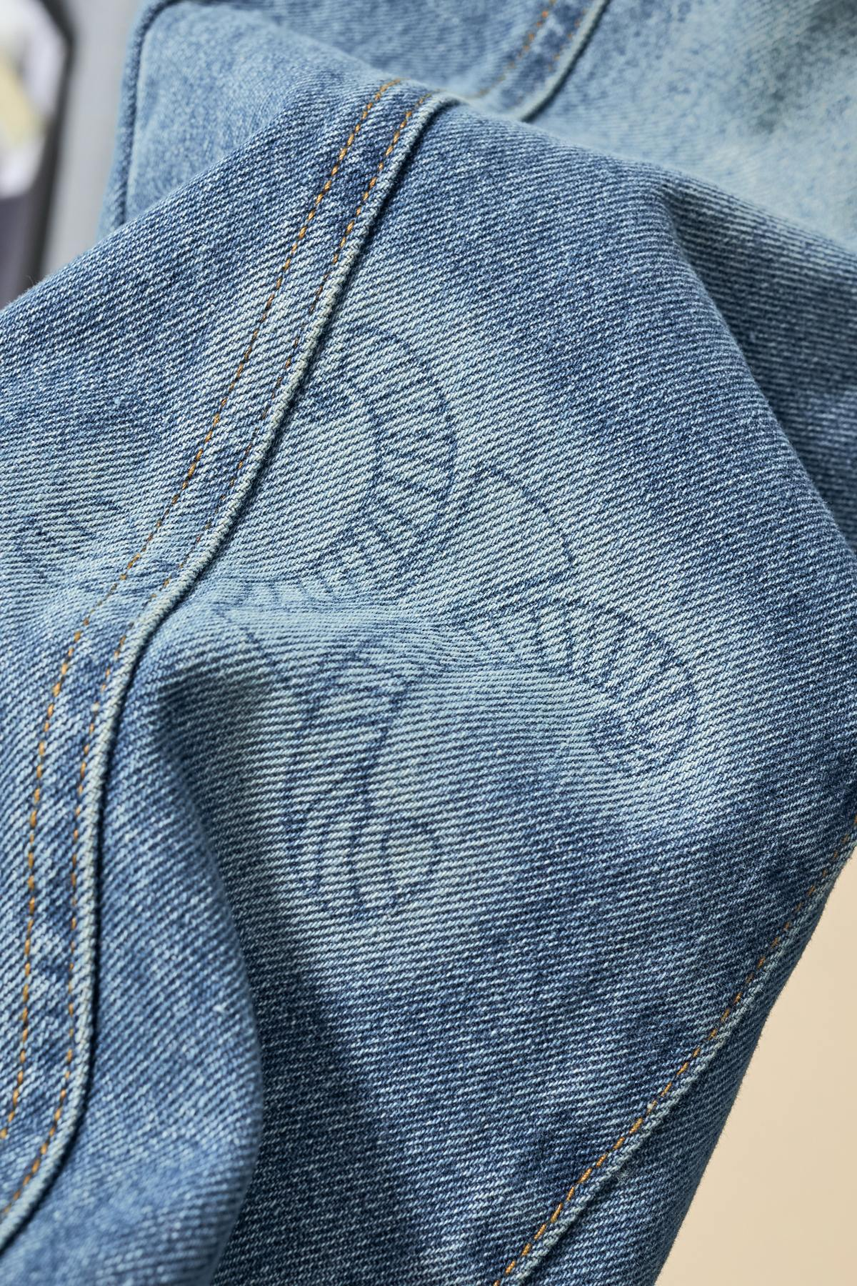 【CELINE  公式旗艦店】セリーヌ  ジーパン  ご好評に付き再入荷！ 241219