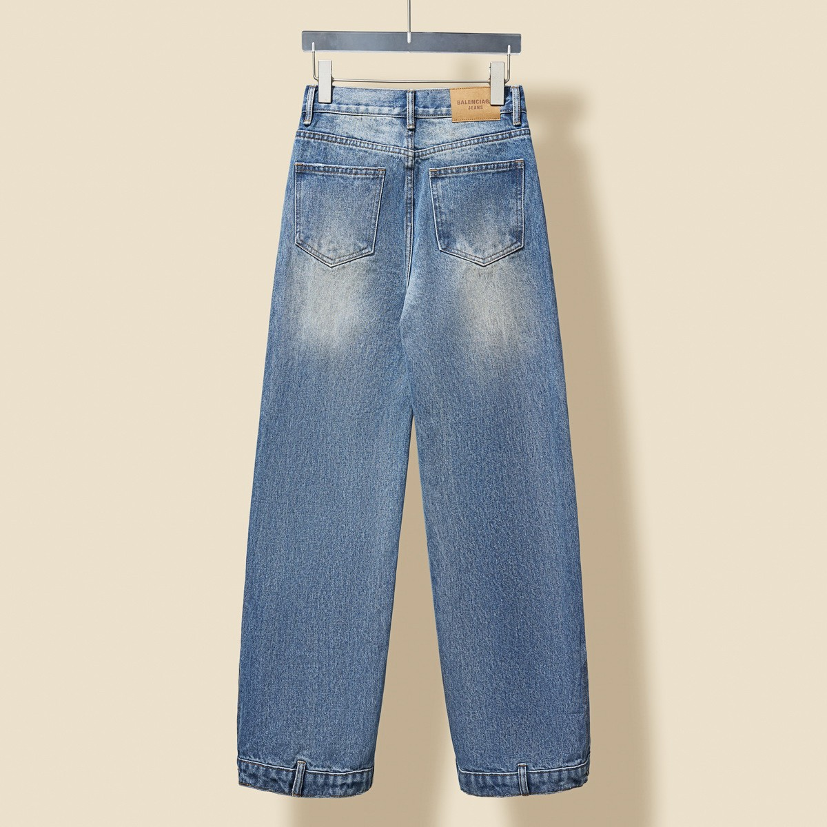 【BALENCIAGA   公式旗艦店】 バレンシアガ  ジーパン  ご好評に付き再入荷！ 241219