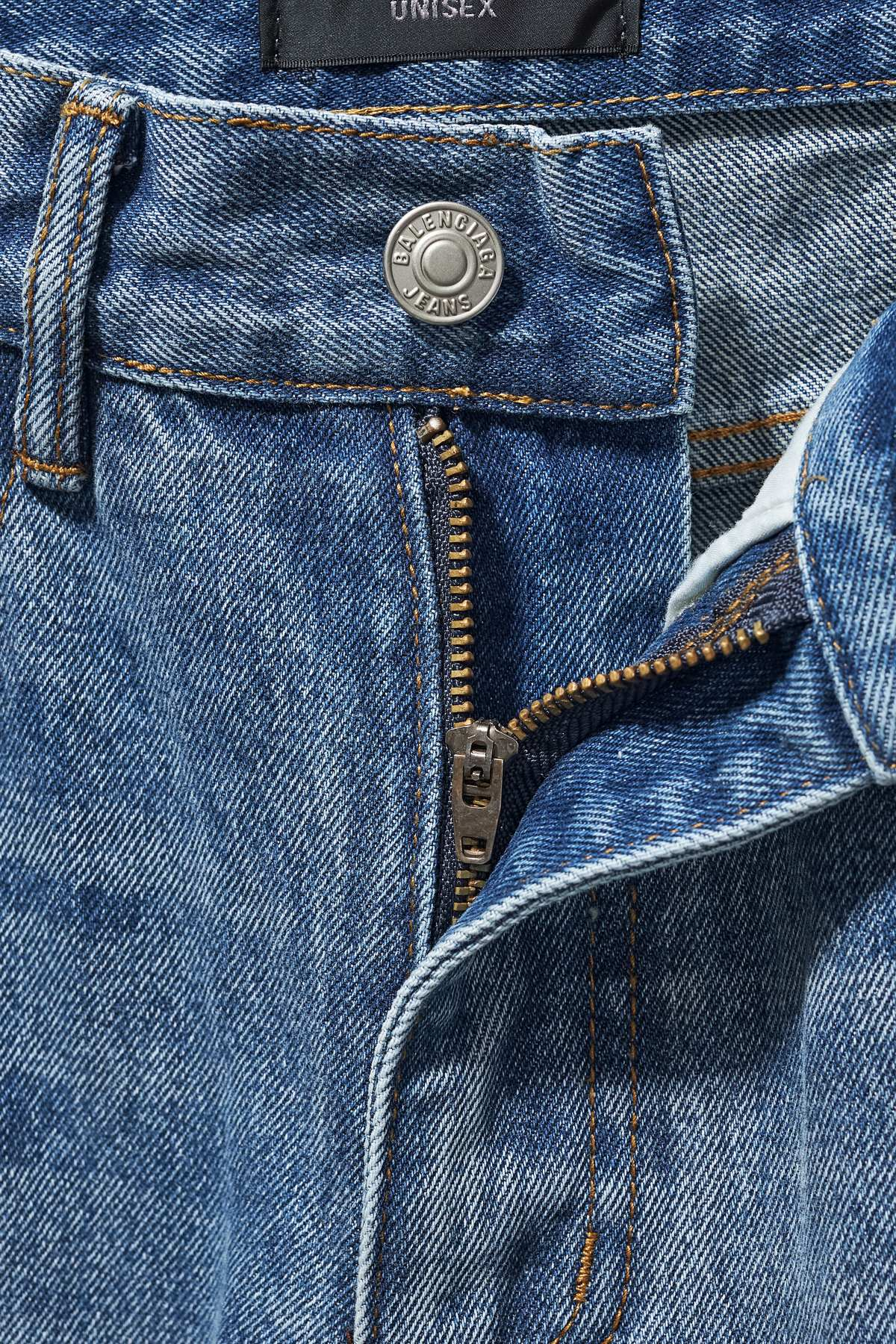 【BALENCIAGA   公式旗艦店】 バレンシアガ  ジーパン  ご好評に付き再入荷！ 241219