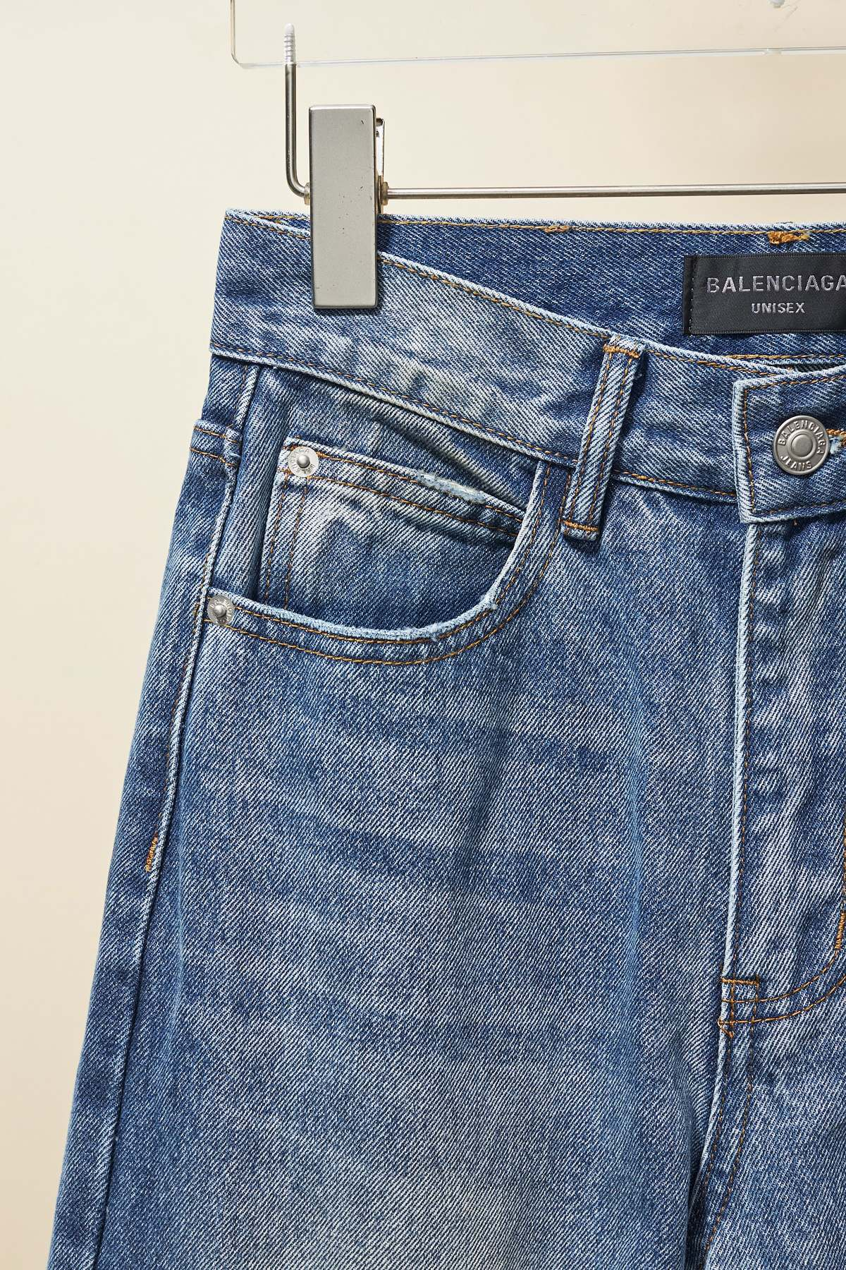 【BALENCIAGA   公式旗艦店】 バレンシアガ  ジーパン  ご好評に付き再入荷！ 241219