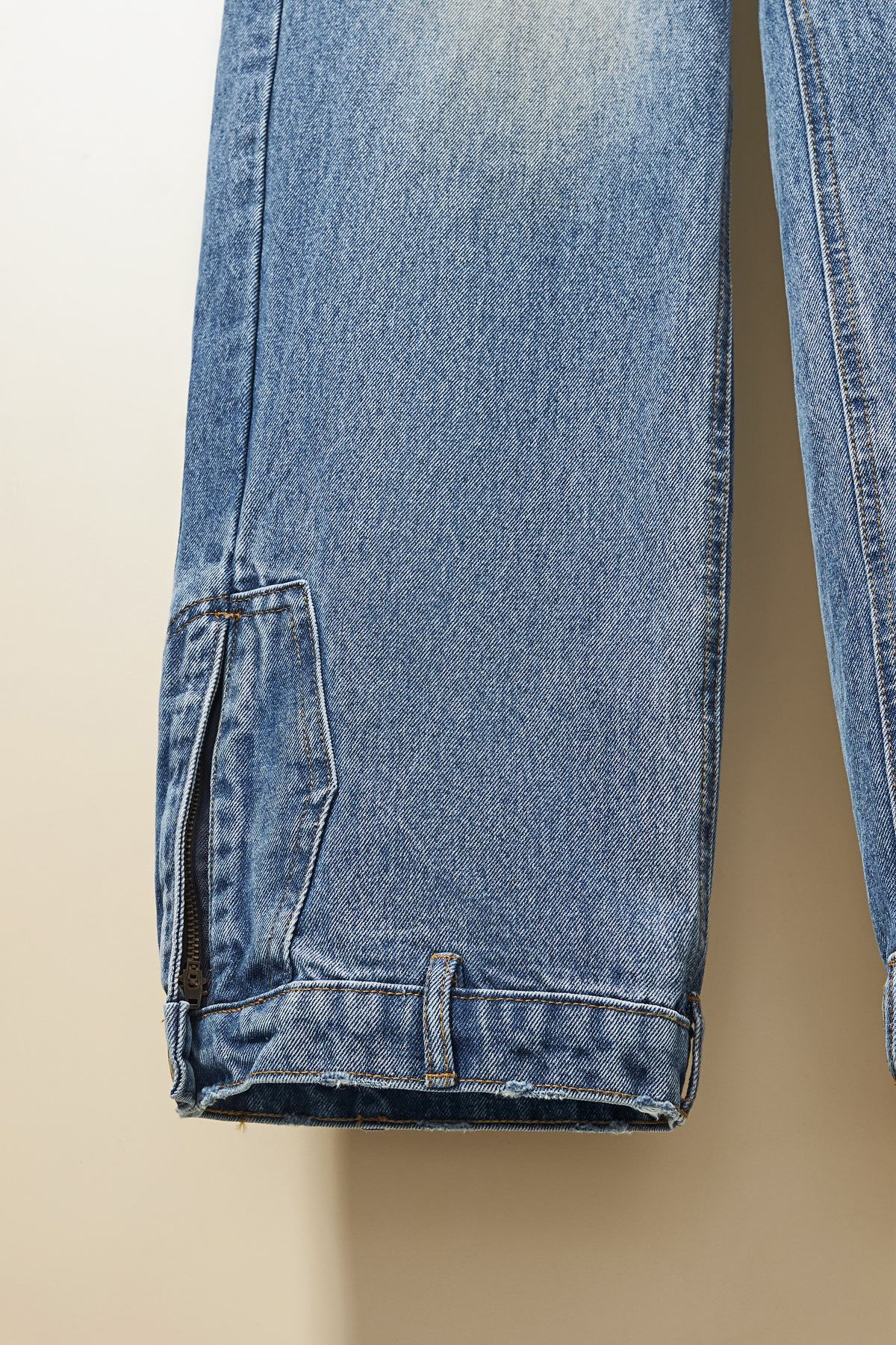 【BALENCIAGA   公式旗艦店】 バレンシアガ  ジーパン  ご好評に付き再入荷！ 241219