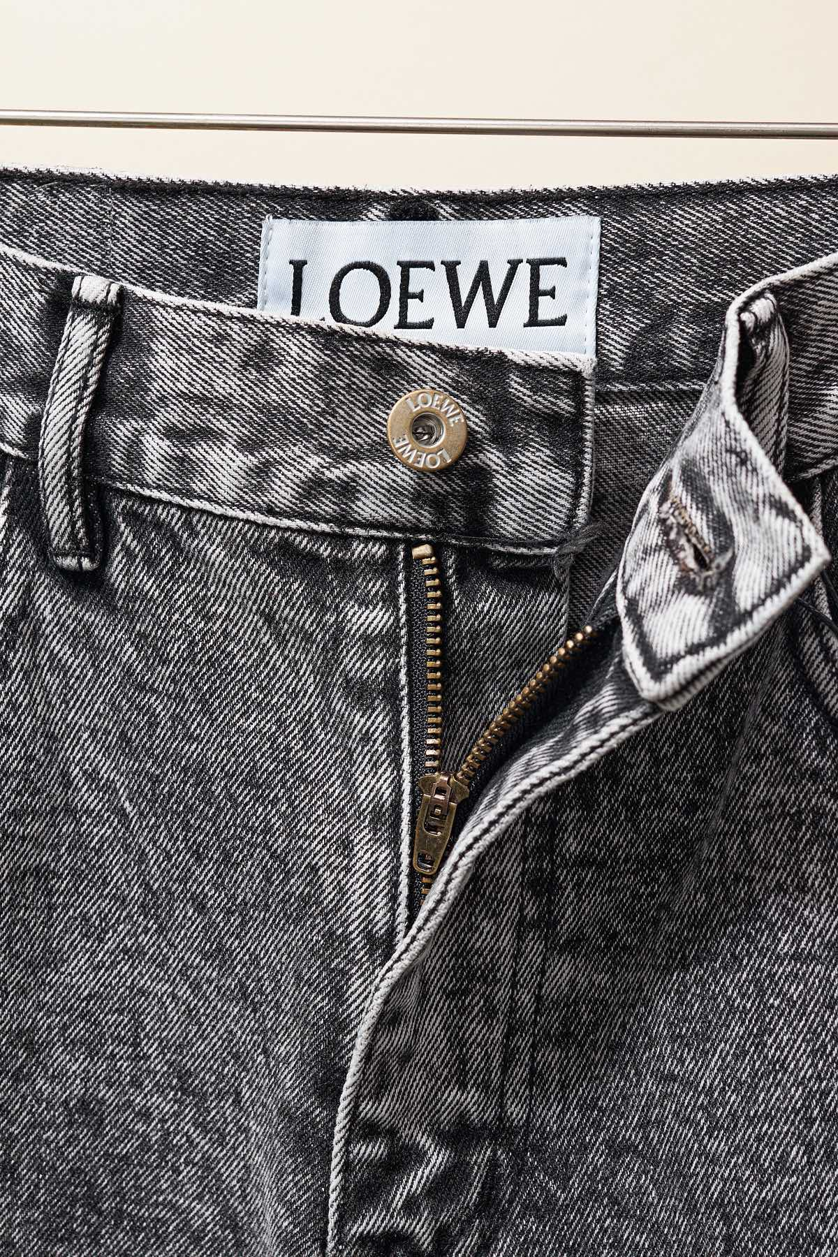 【LOEWE  公式旗艦店】 ロエベ  ジーパン  ご好評に付き再入荷！ 241219