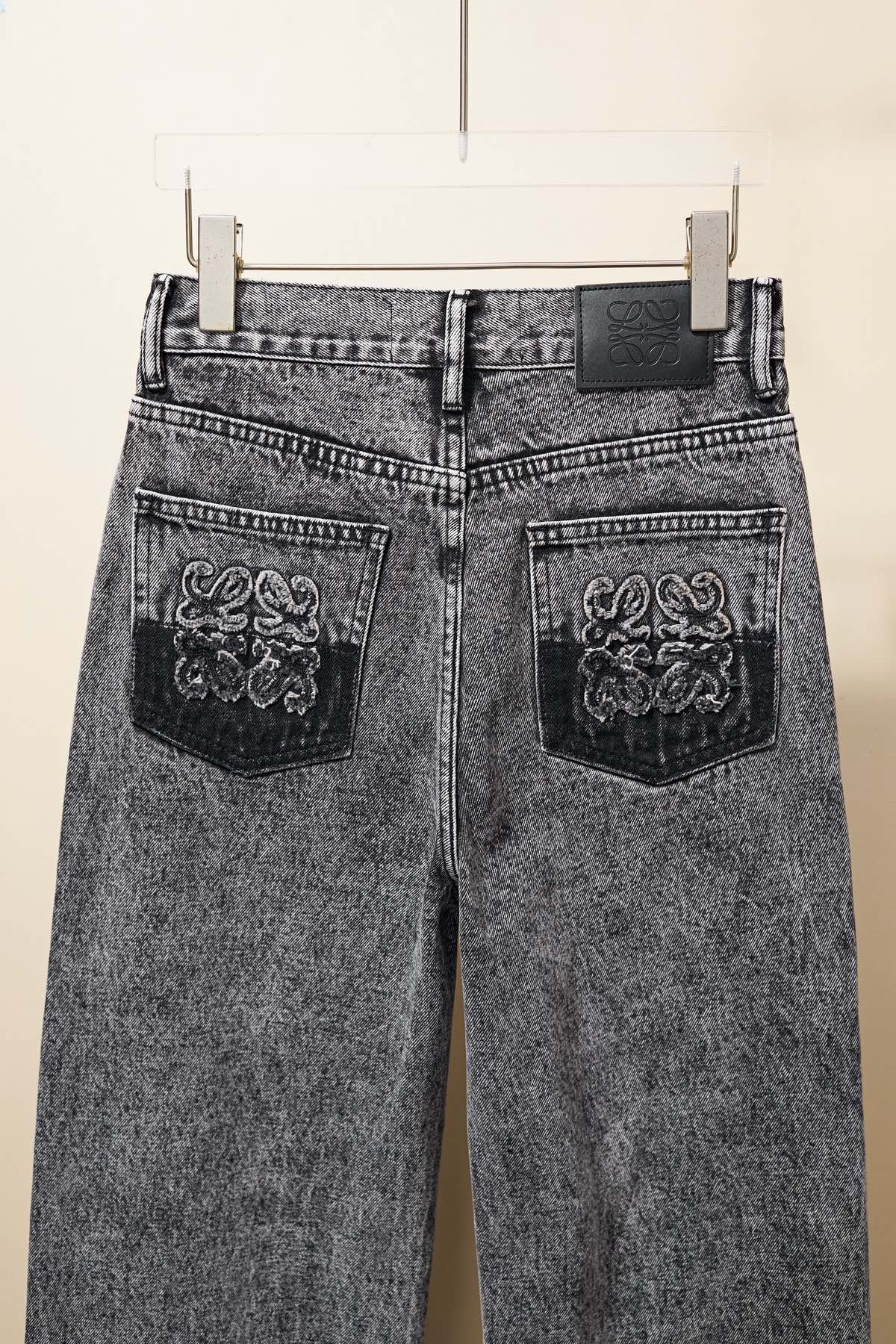 【LOEWE  公式旗艦店】 ロエベ  ジーパン  ご好評に付き再入荷！ 241219