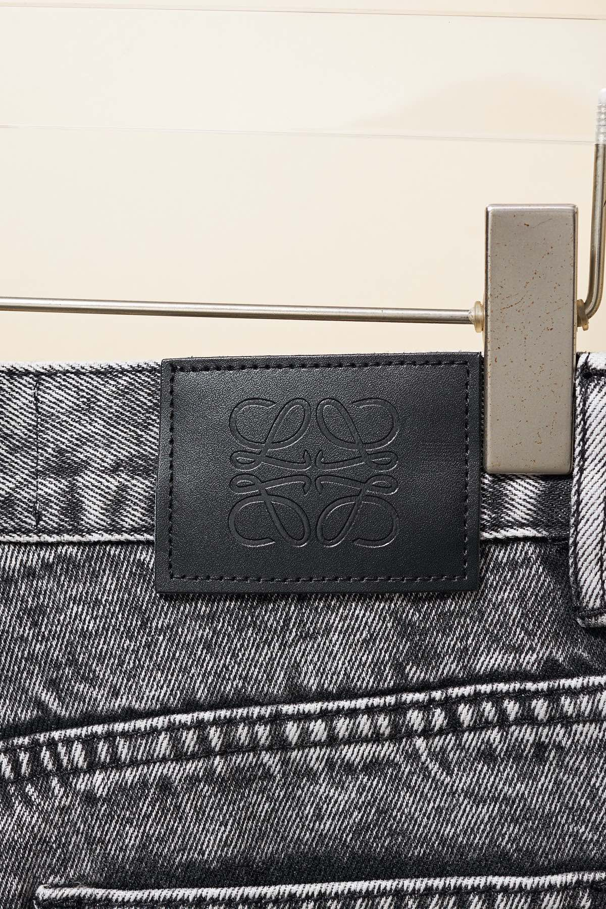 【LOEWE  公式旗艦店】 ロエベ  ジーパン  ご好評に付き再入荷！ 241219