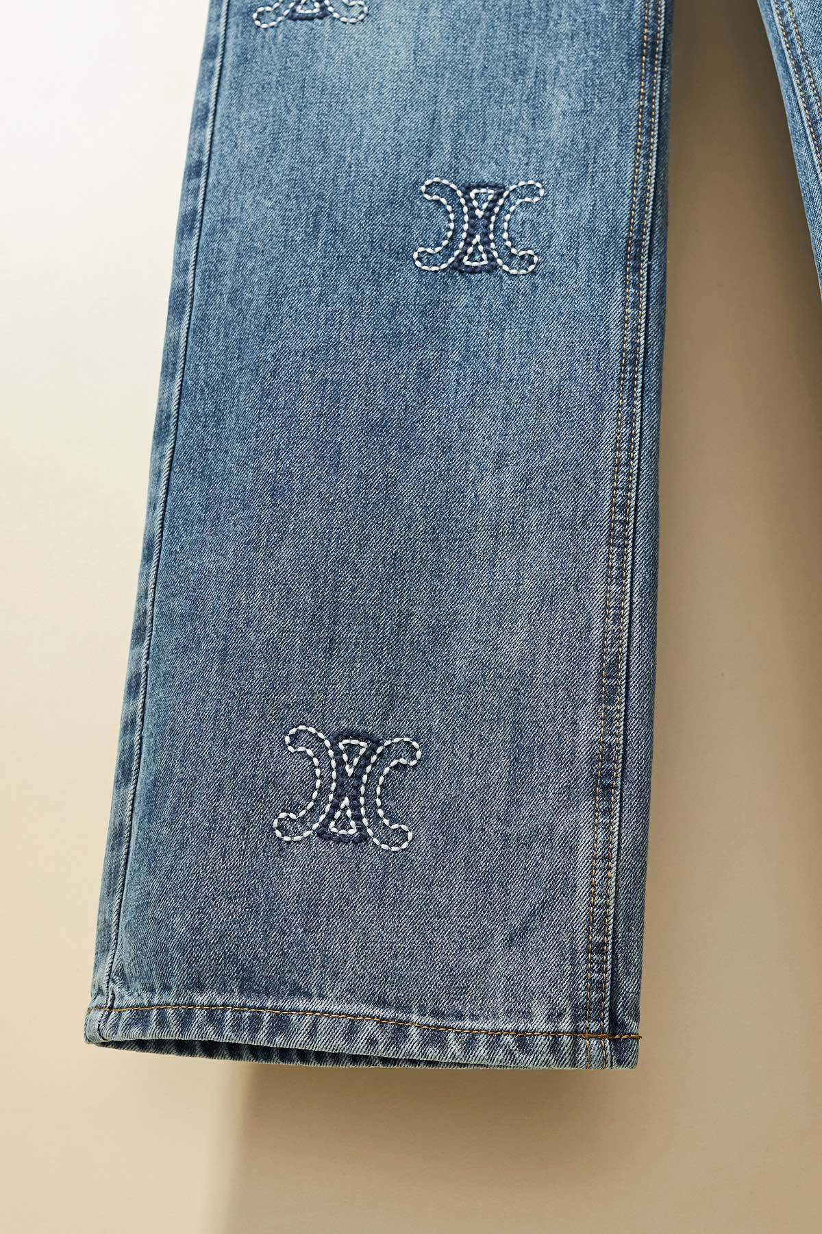 【CELINE  公式旗艦店】セリーヌ  ジーパン  ご好評に付き再入荷！ 241219