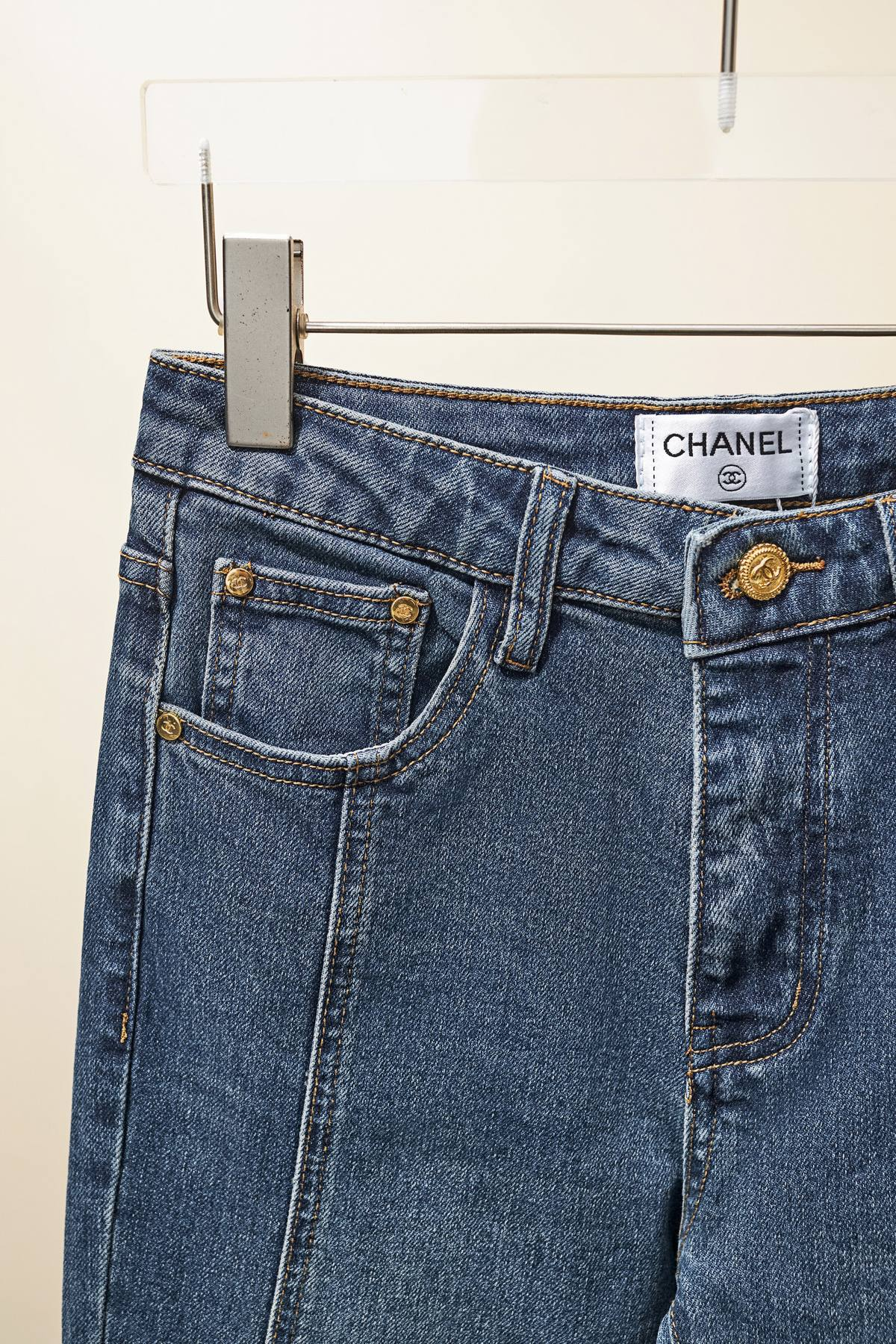 【CHANEL  公式旗艦店】シャネル    ジーパン  ご好評に付き再入荷！ 241220