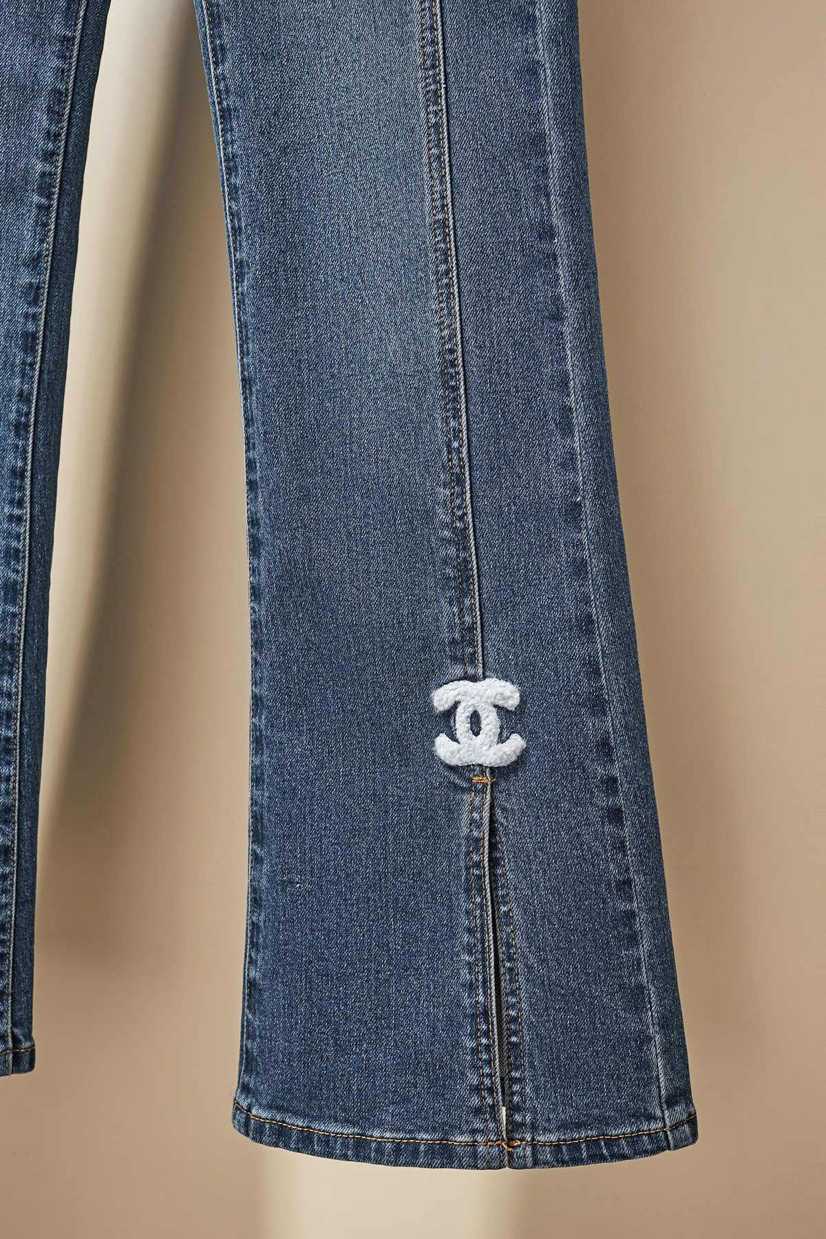 【CHANEL  公式旗艦店】シャネル    ジーパン  ご好評に付き再入荷！ 241220