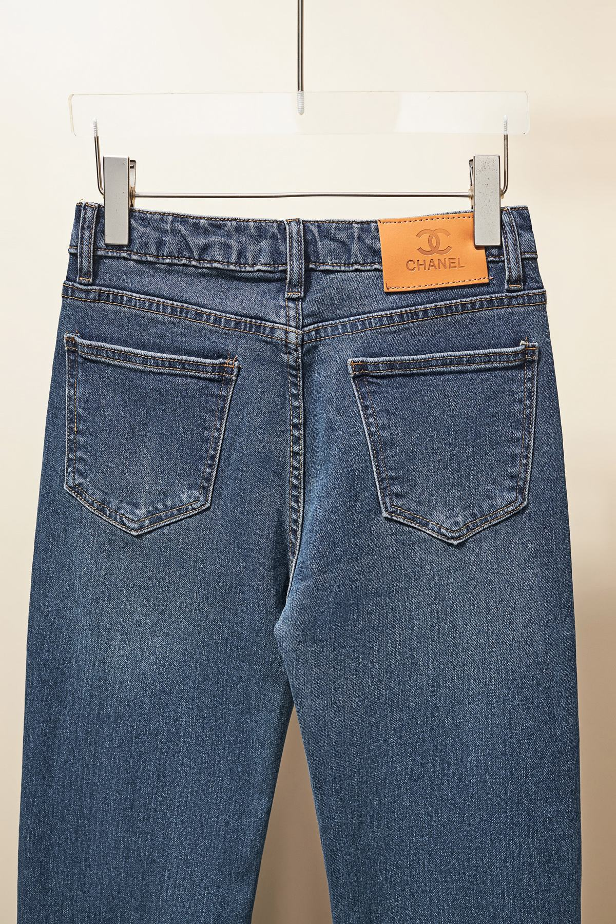 【CHANEL  公式旗艦店】シャネル    ジーパン  ご好評に付き再入荷！ 241220