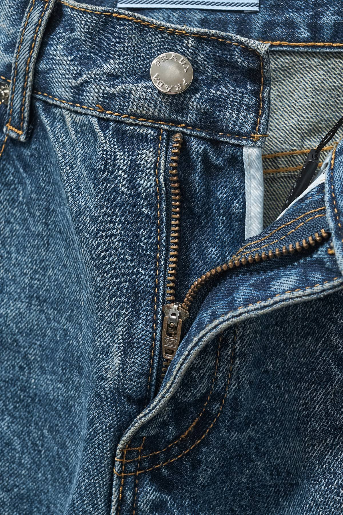 【PRADA  公式旗艦店】プラダ  ジーパン ご好評に付き再入荷！ 241220