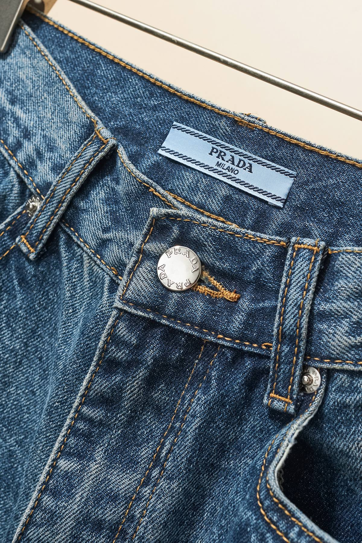 【PRADA  公式旗艦店】プラダ  ジーパン ご好評に付き再入荷！ 241220