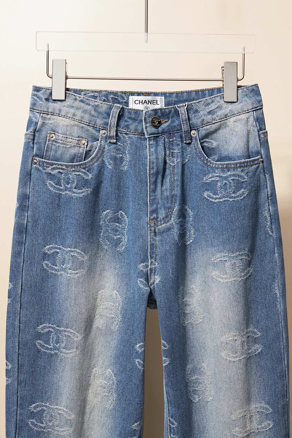 【CHANEL  公式旗艦店】シャネル    ジーパン  ご好評に付き再入荷！ 24121820