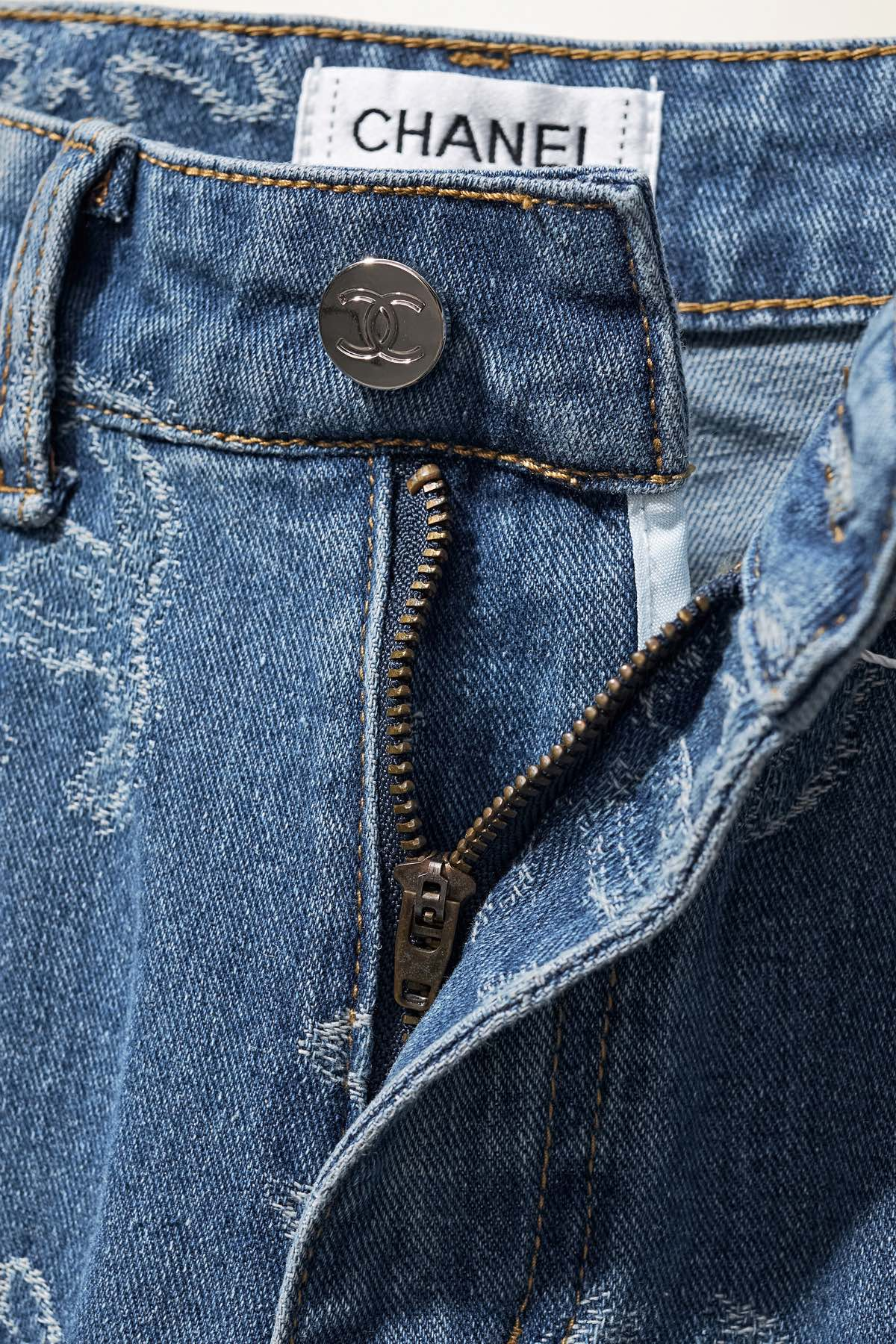 【CHANEL  公式旗艦店】シャネル    ジーパン  ご好評に付き再入荷！ 24121820