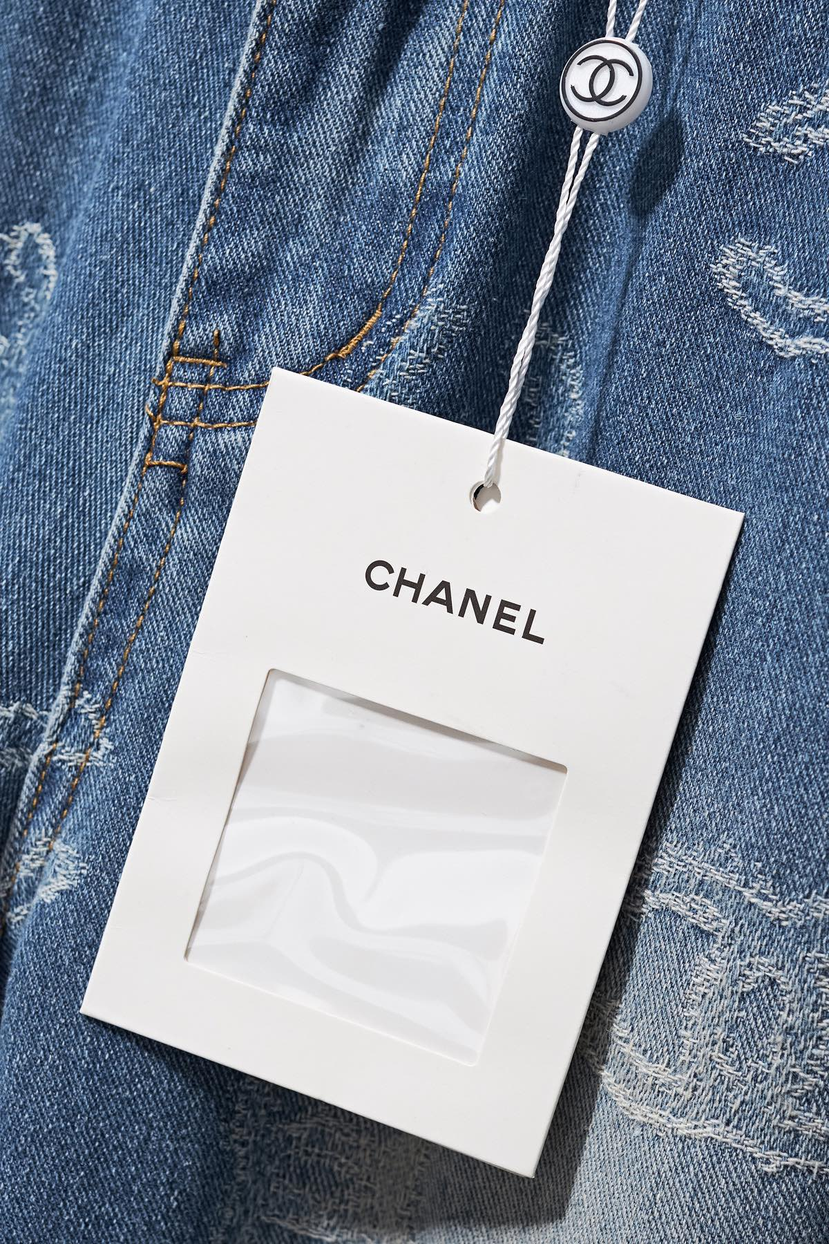 【CHANEL  公式旗艦店】シャネル    ジーパン  ご好評に付き再入荷！ 24121820