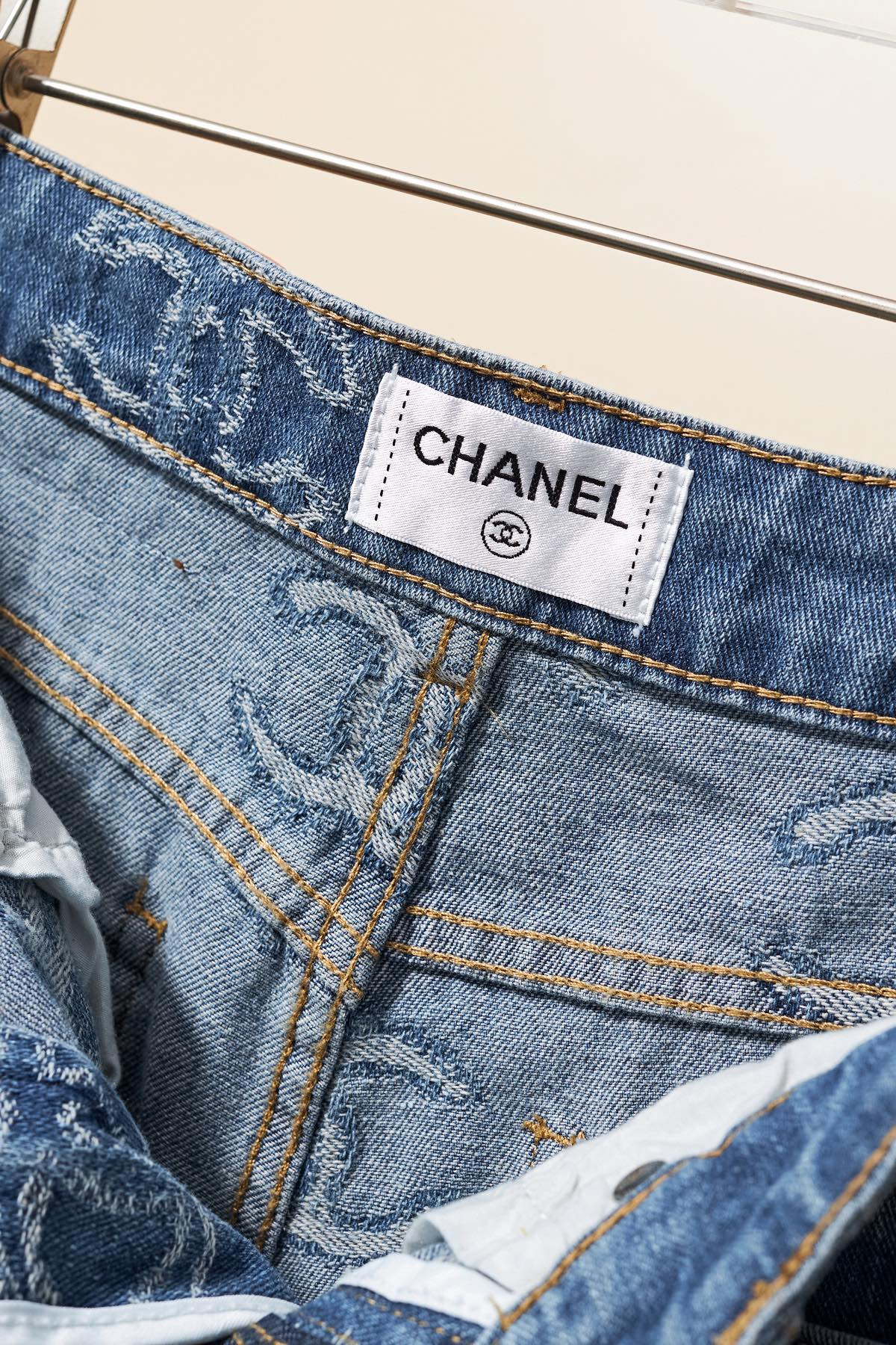 【CHANEL  公式旗艦店】シャネル    ジーパン  ご好評に付き再入荷！ 24121820