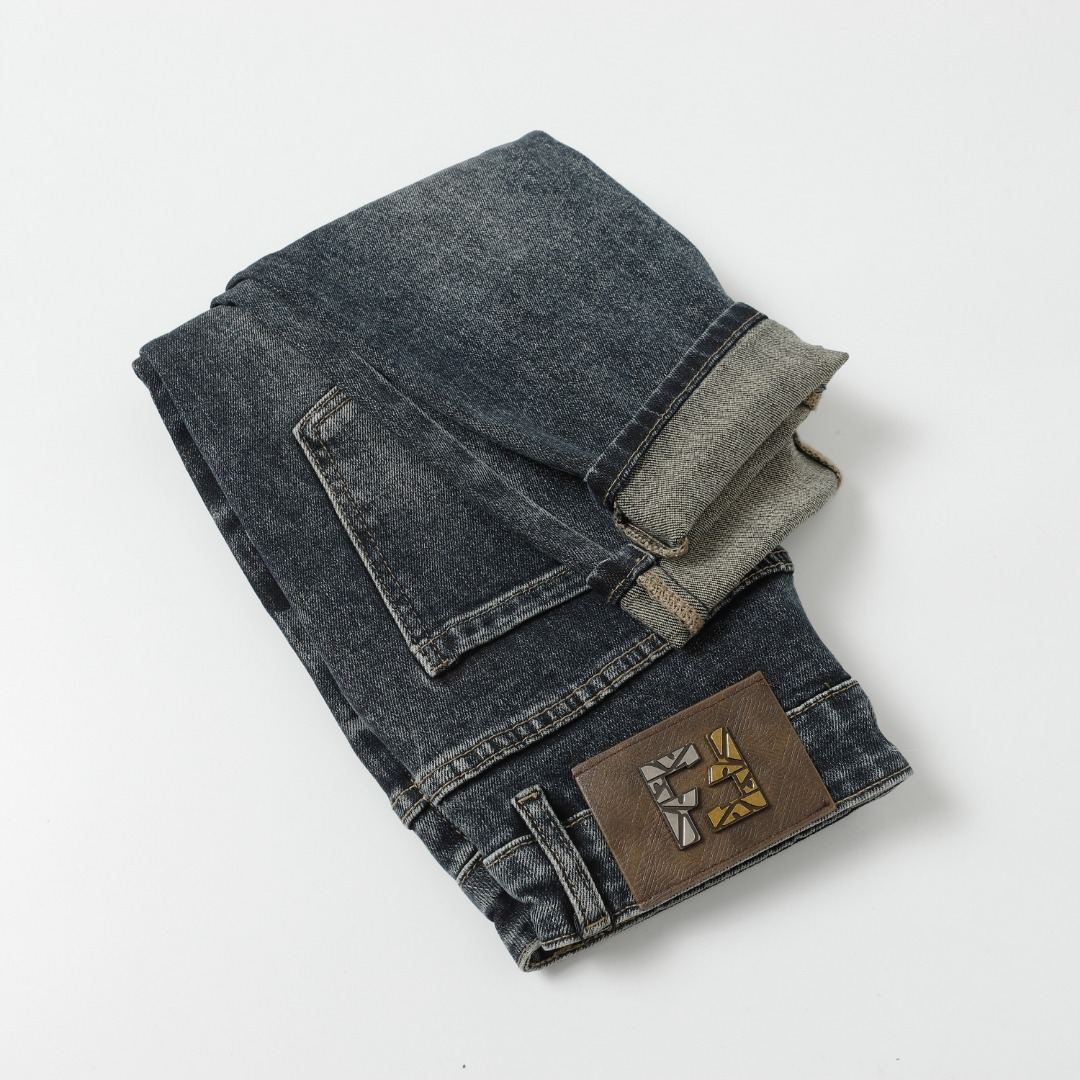 【FENDI 公式旗艦店】フェンディ  ジーパン  ご好評に付き再入荷！ 241220