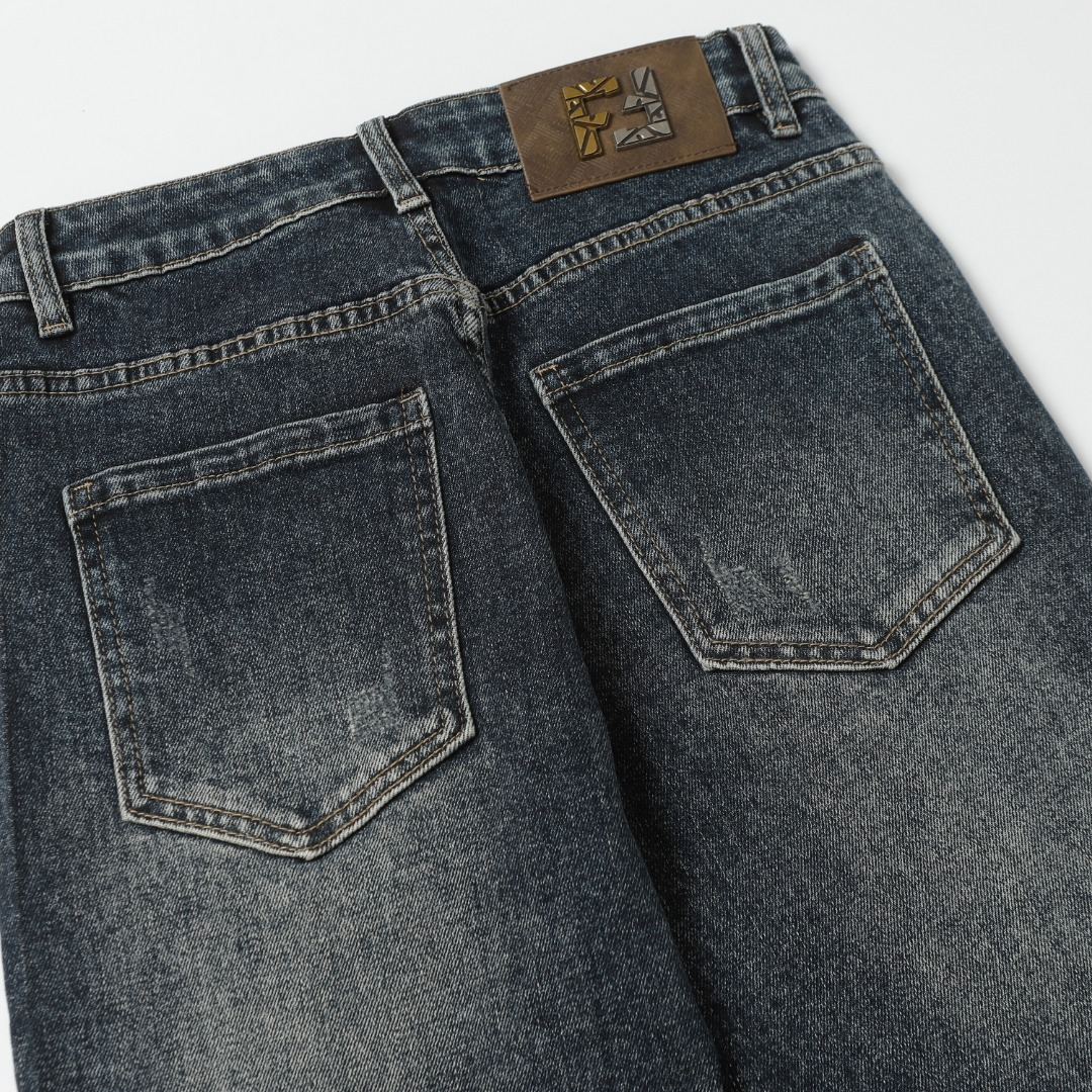 【FENDI 公式旗艦店】フェンディ  ジーパン  ご好評に付き再入荷！ 241220