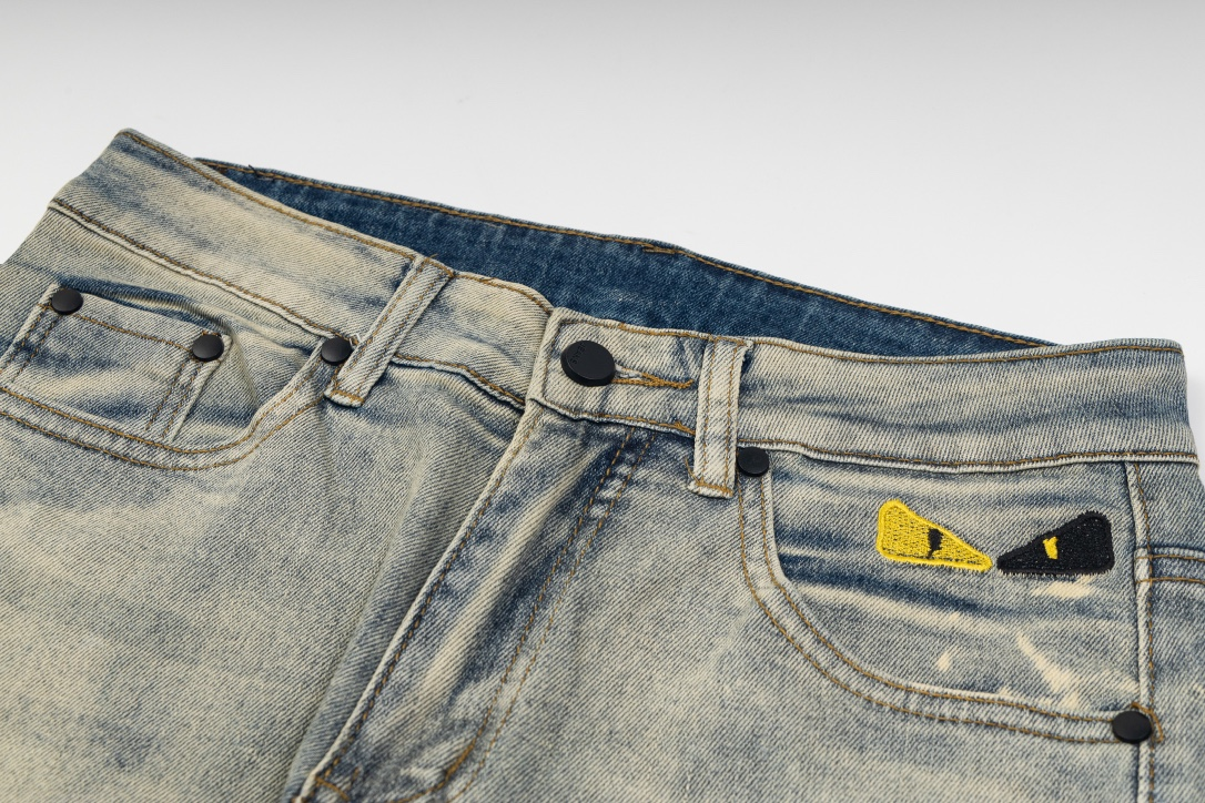 【FENDI 公式旗艦店】フェンディ  ジーパン  ご好評に付き再入荷！ 241220