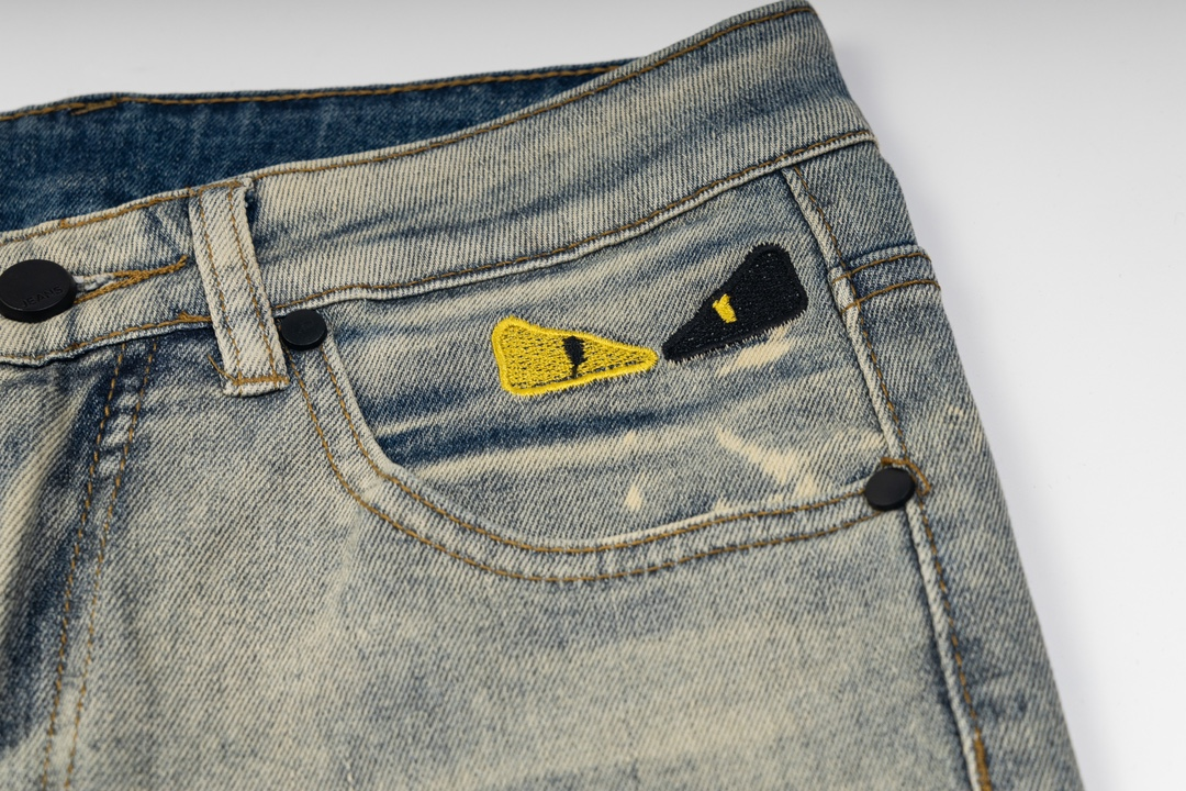 【FENDI 公式旗艦店】フェンディ  ジーパン  ご好評に付き再入荷！ 241220